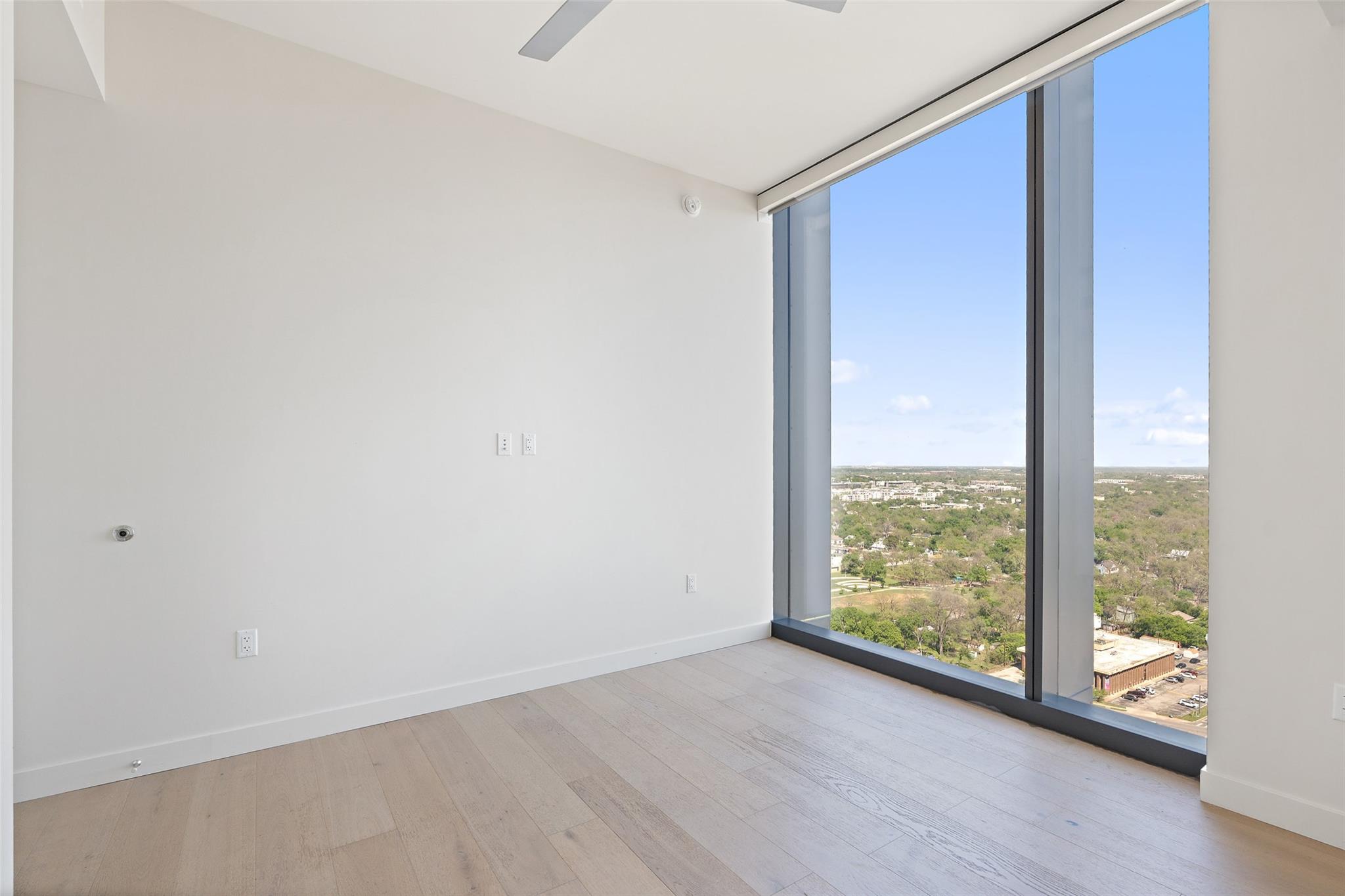 44 East Ave # 2307