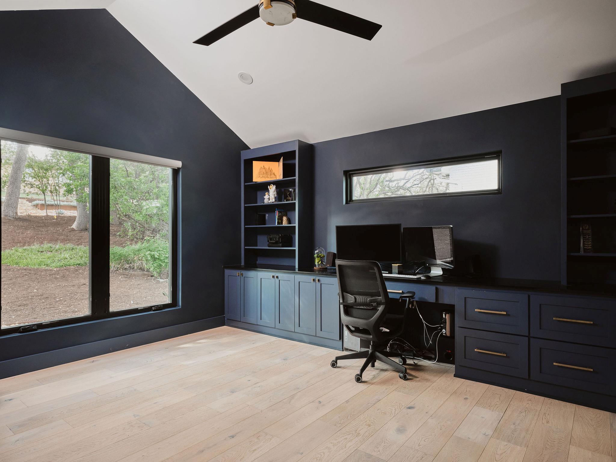 4301 Balcones DR