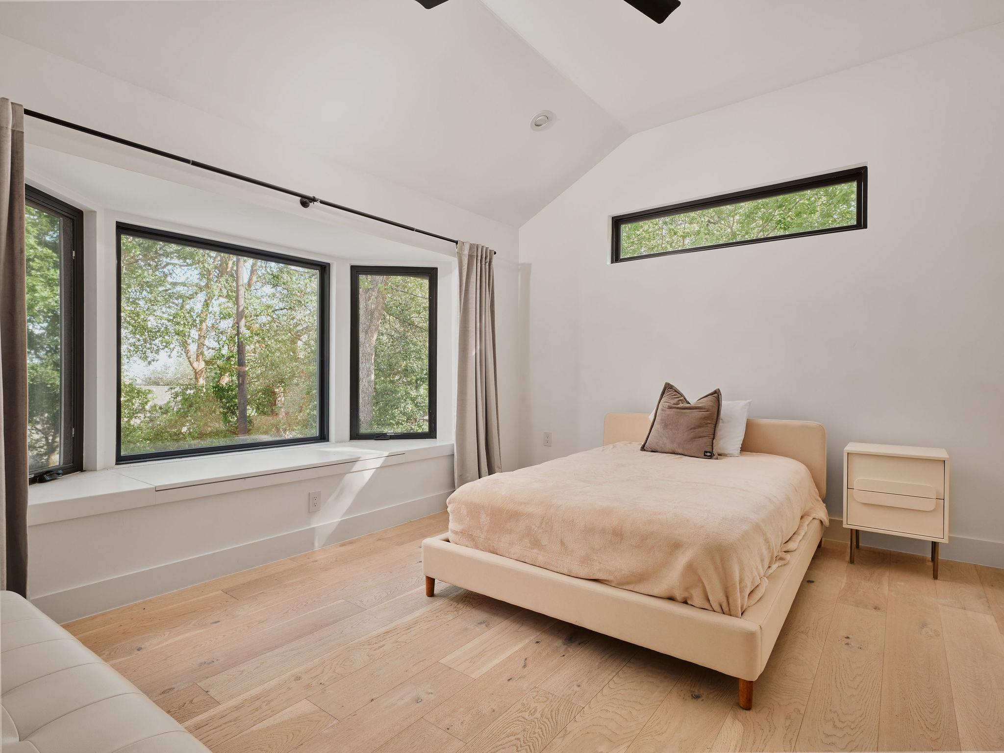 4301 Balcones DR