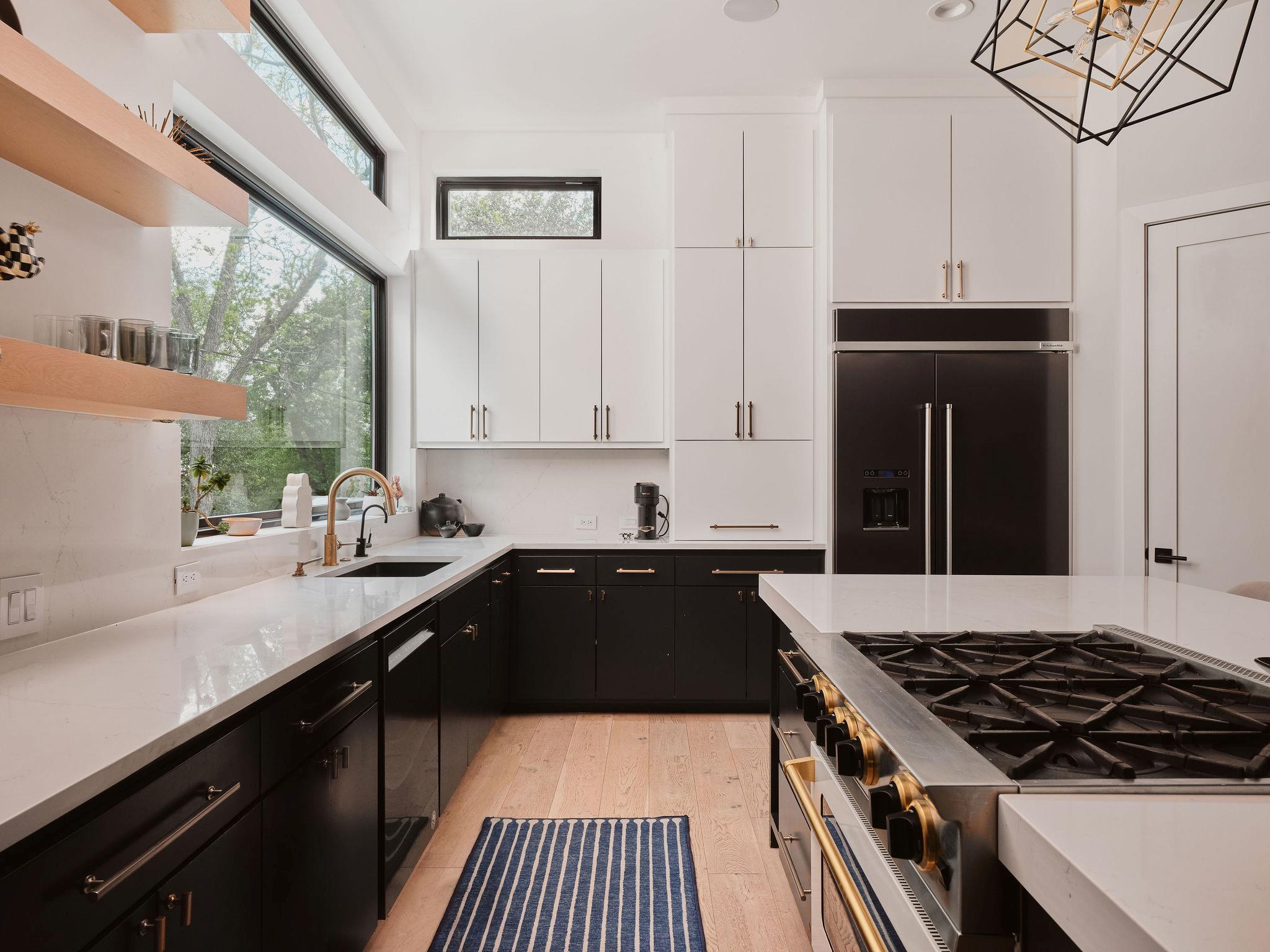 4301 Balcones DR