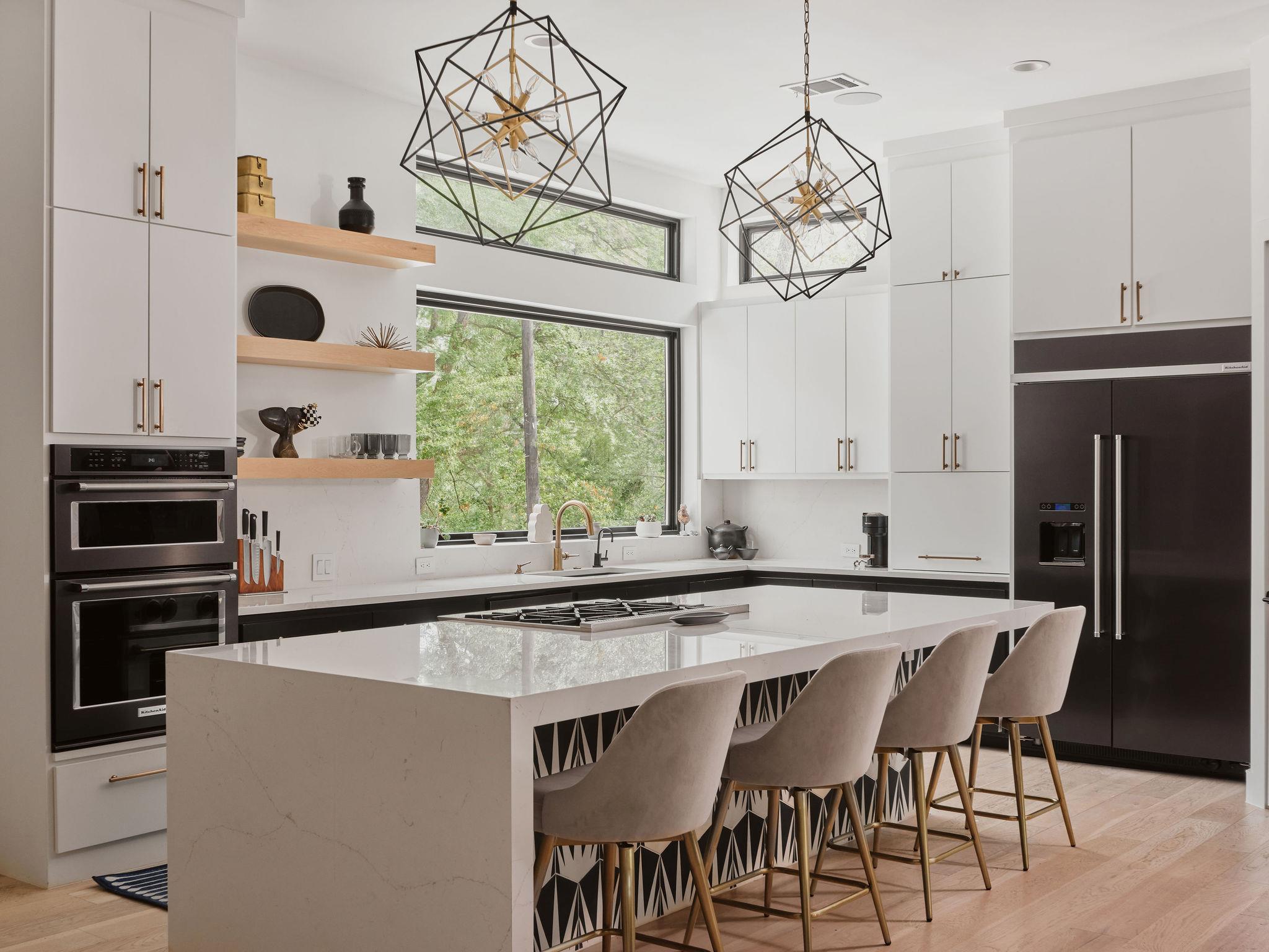 4301 Balcones DR