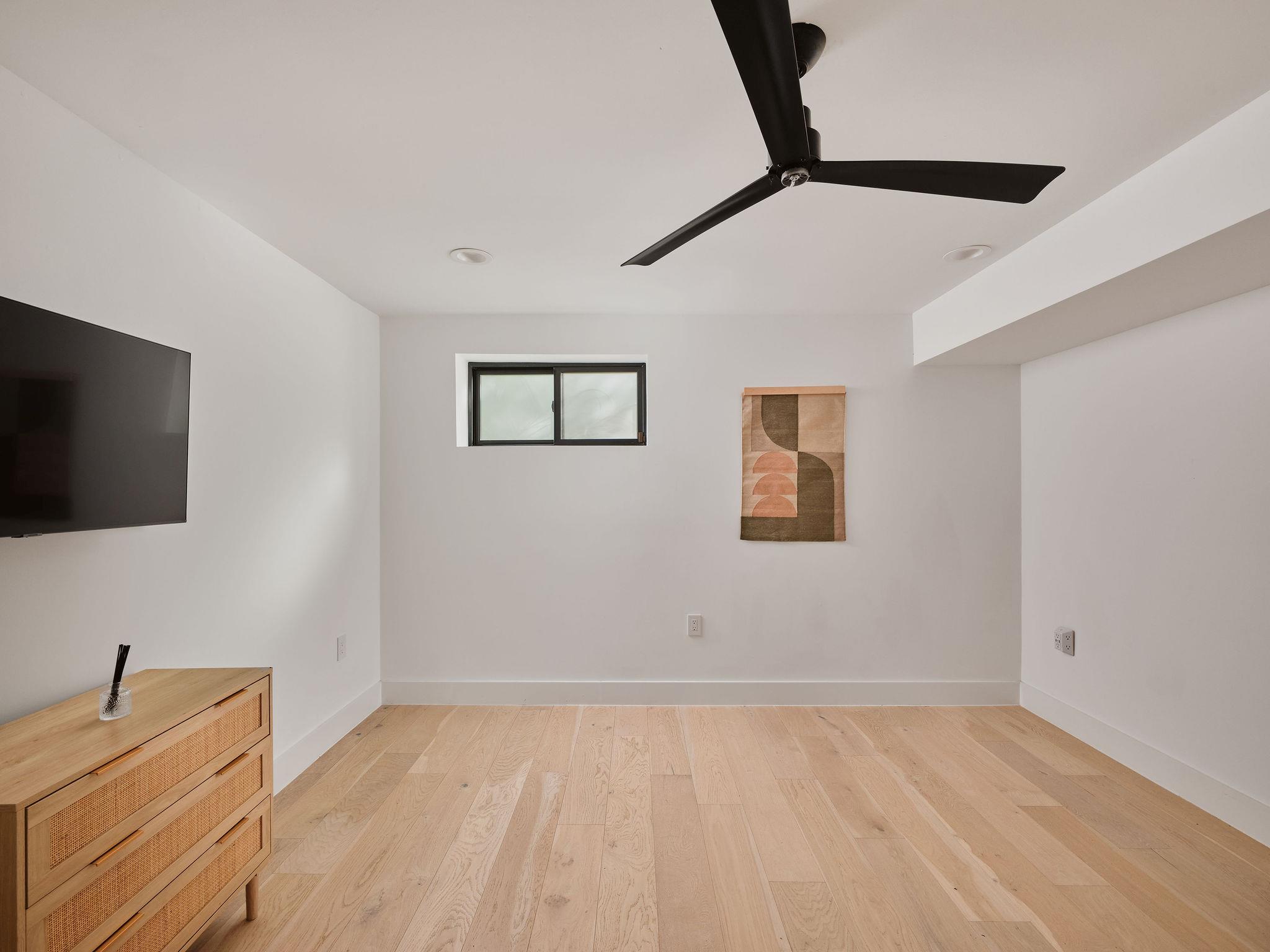 4301 Balcones DR