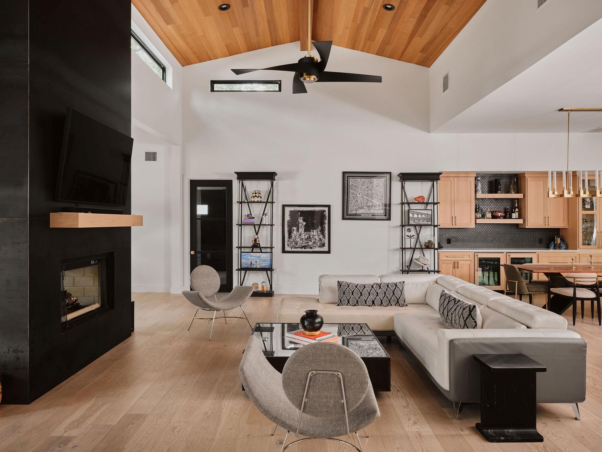 4301 Balcones DR