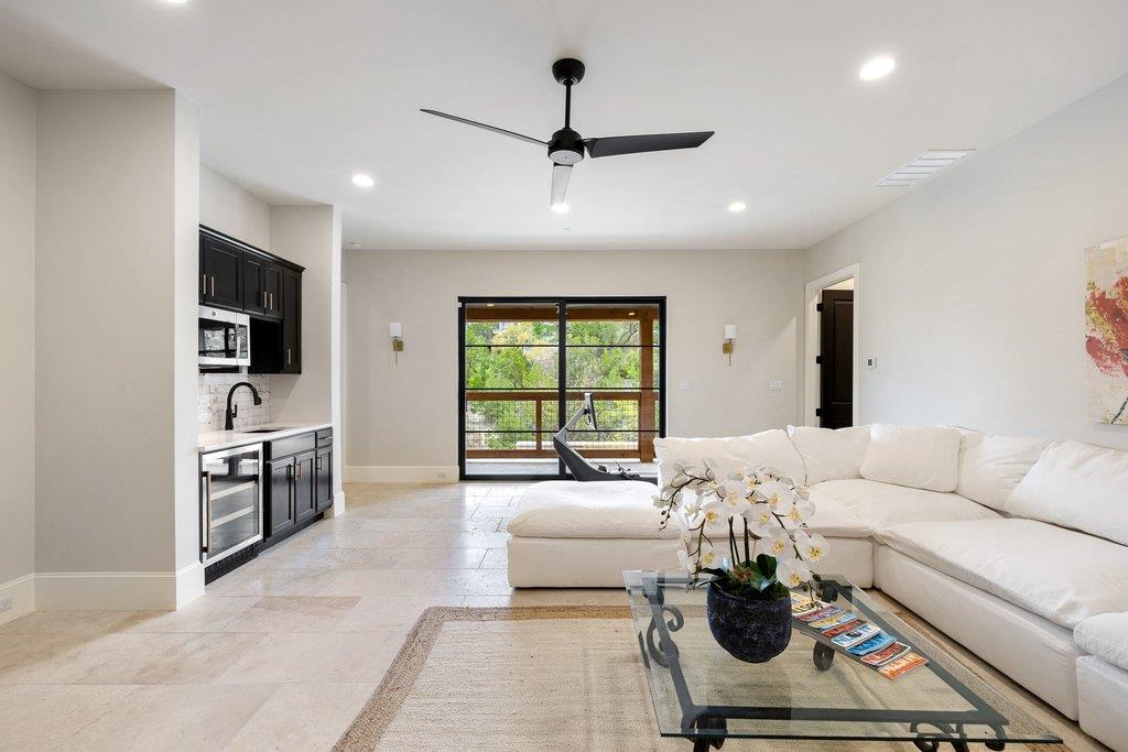 4001 Tejon CIR