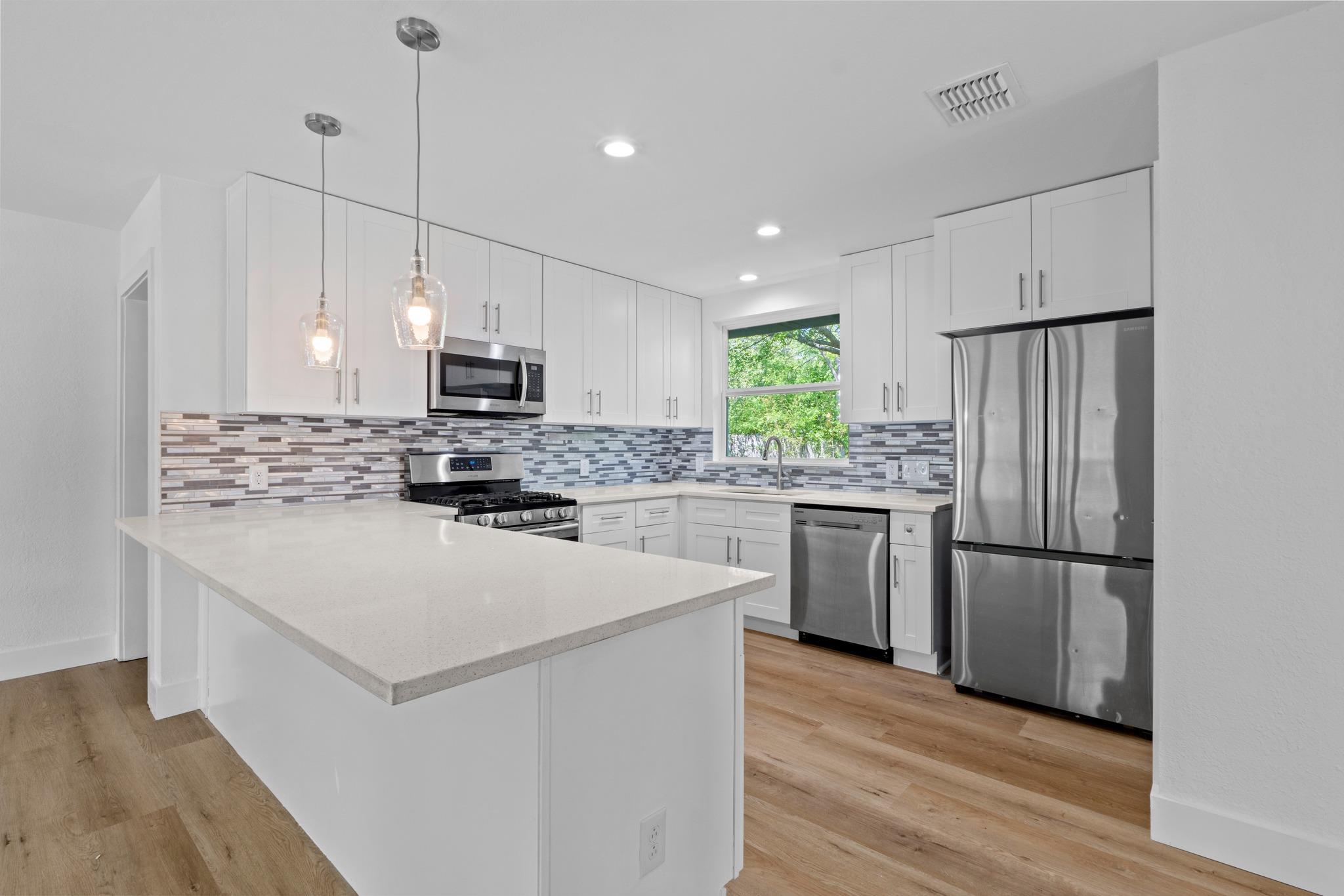 6414 Kenilworth DR