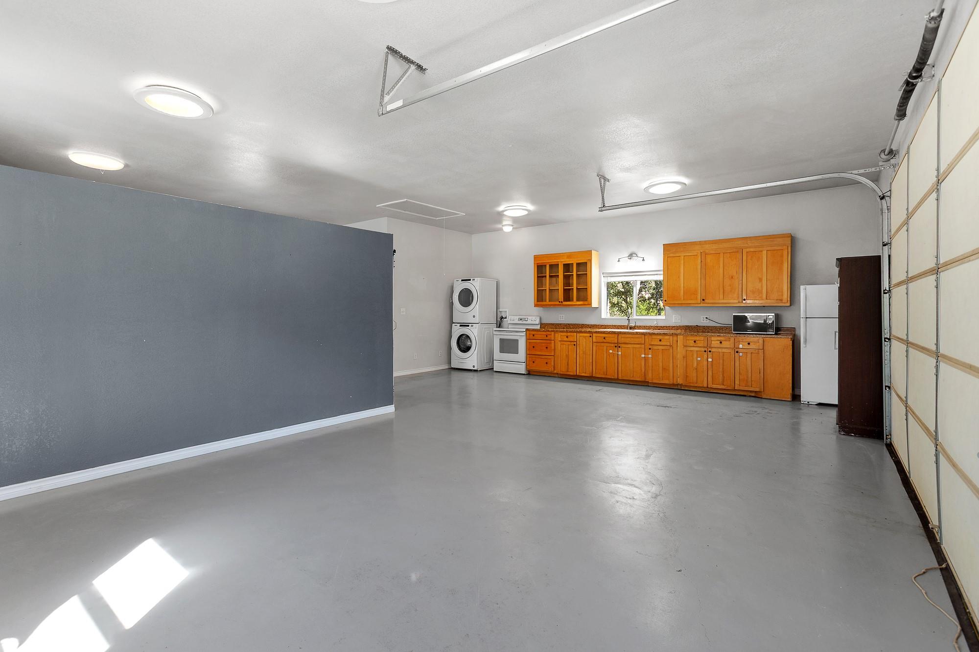 185 Valley Sierra LN
