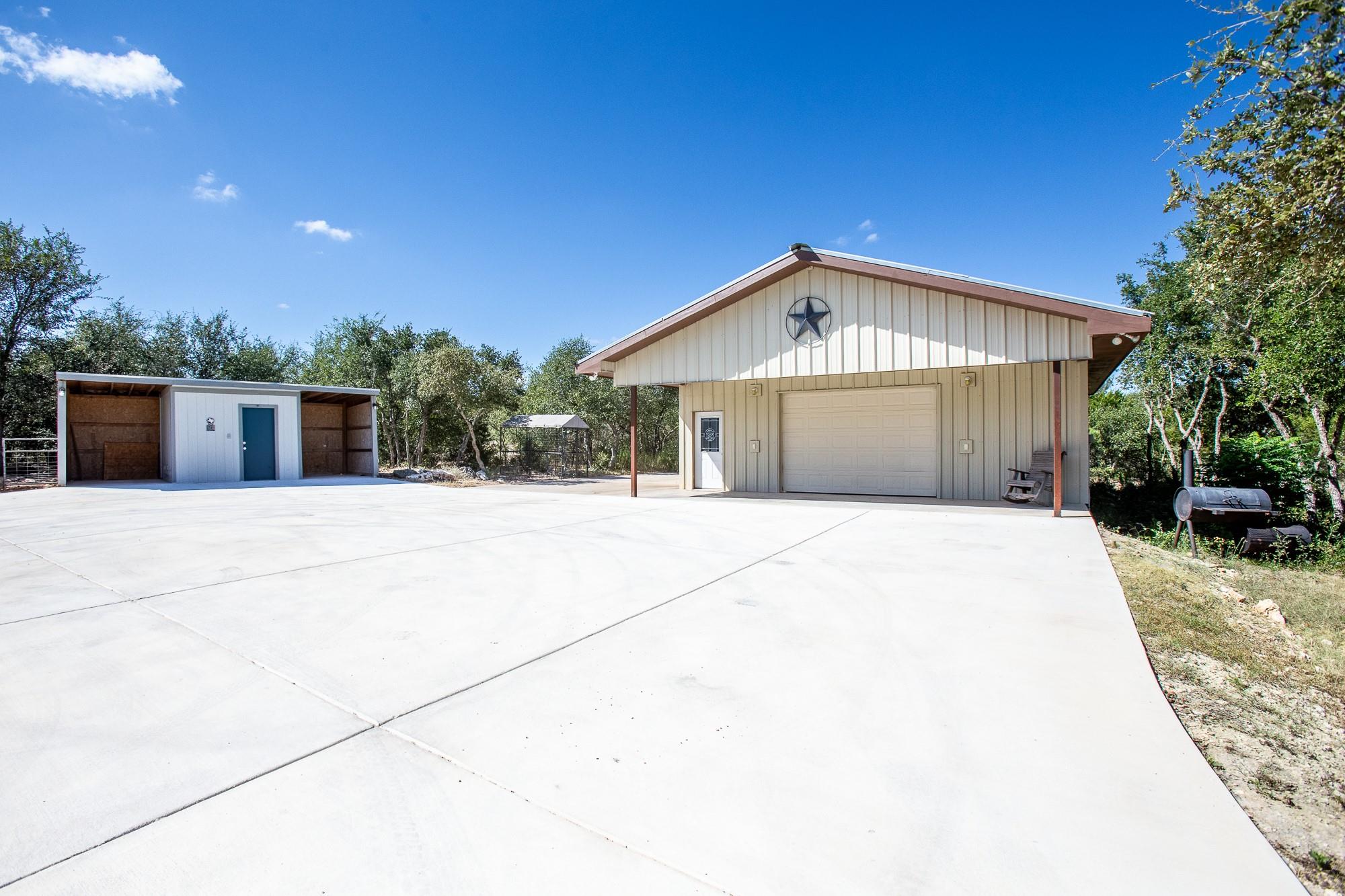 185 Valley Sierra LN