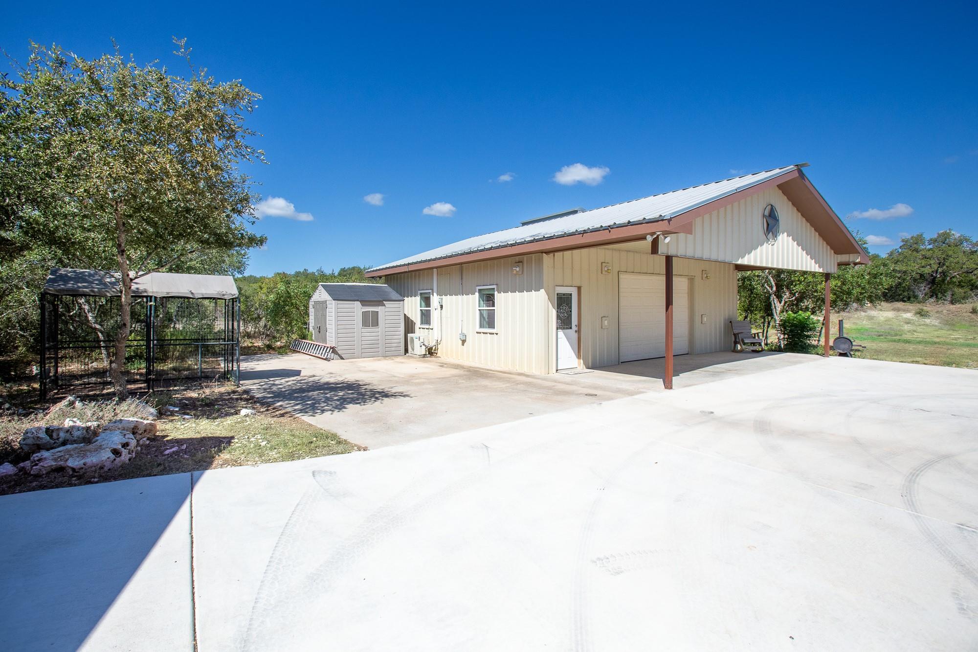 185 Valley Sierra LN