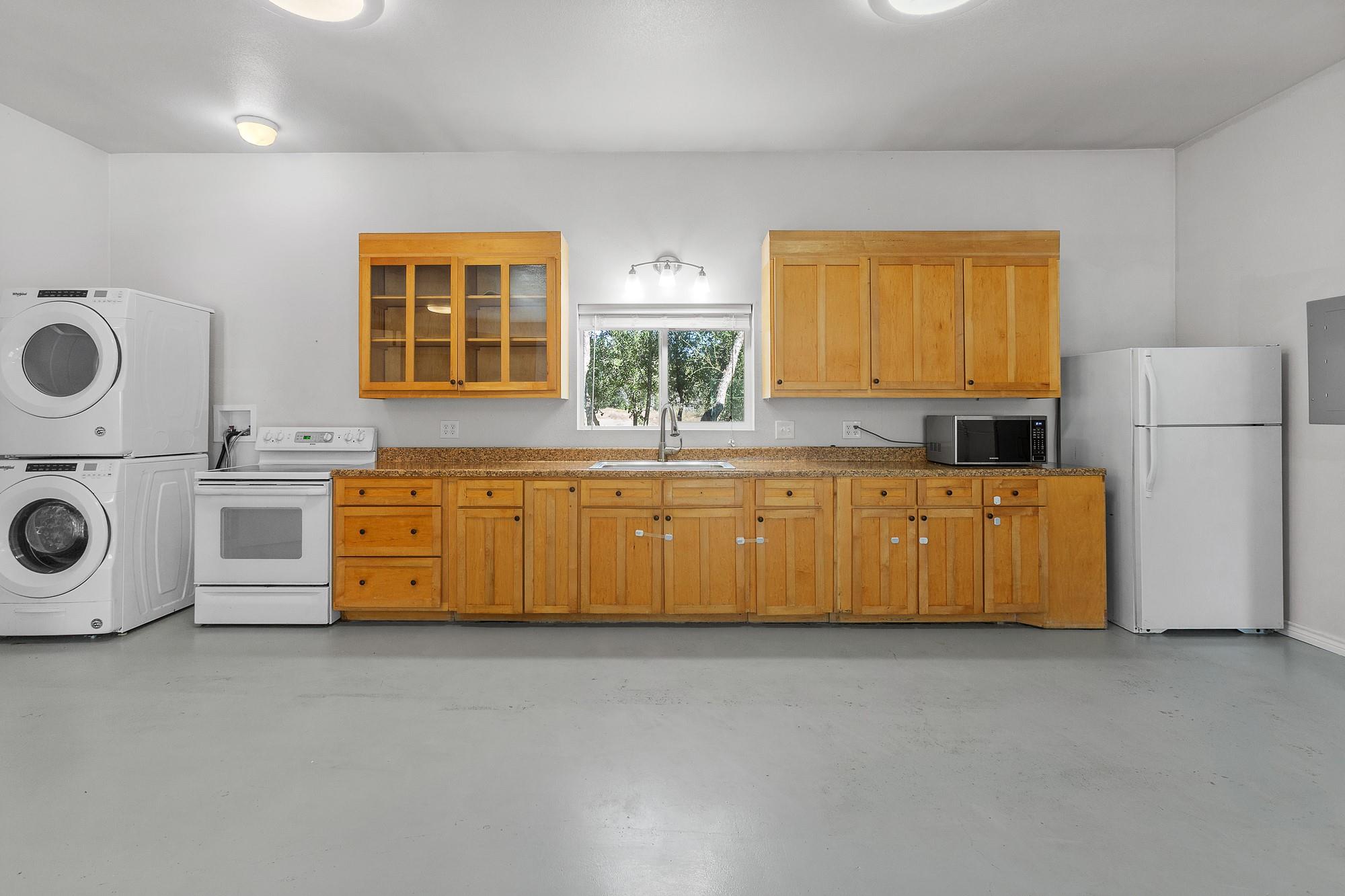 185 Valley Sierra LN