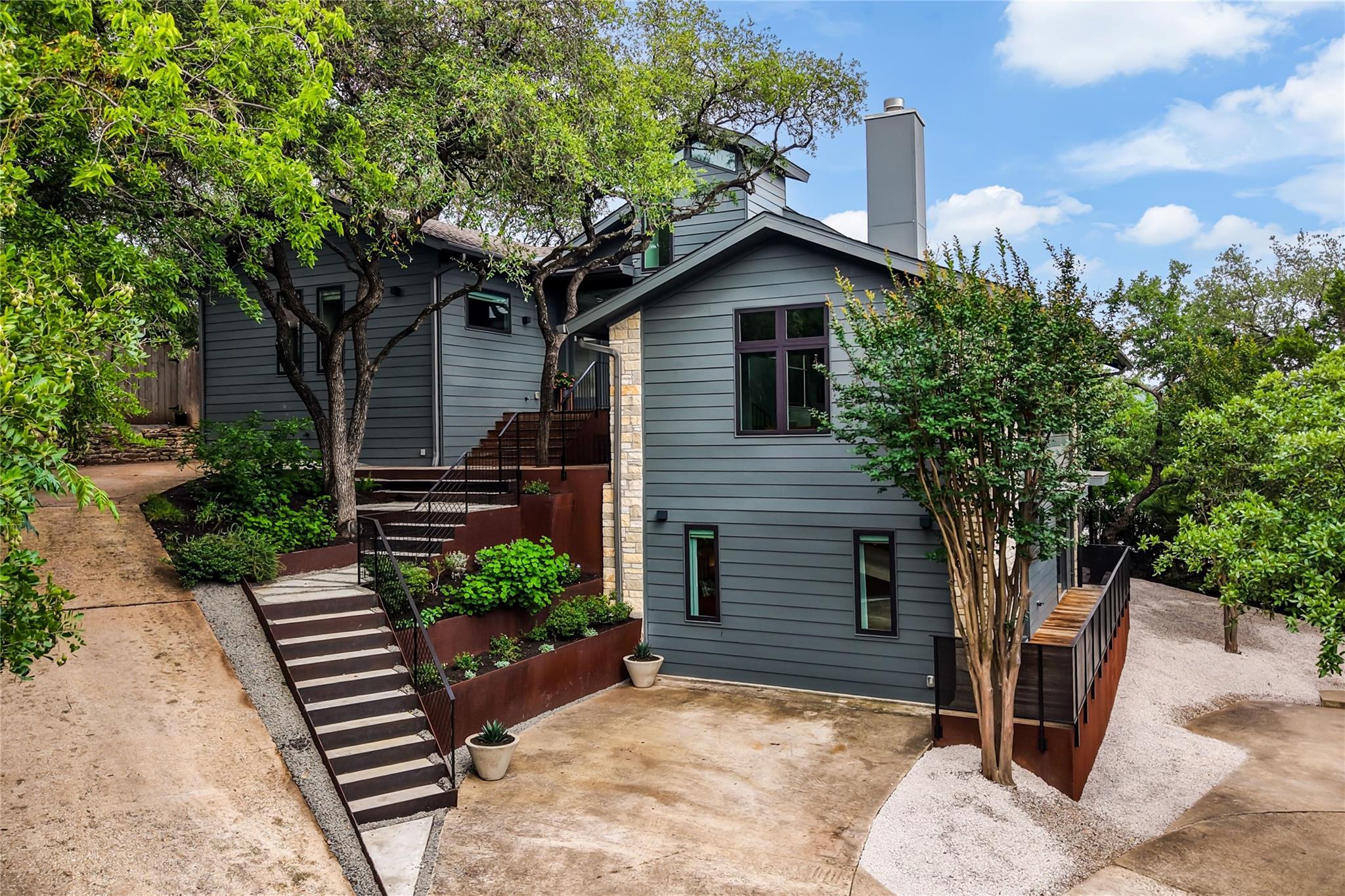 5801 Valley CIR