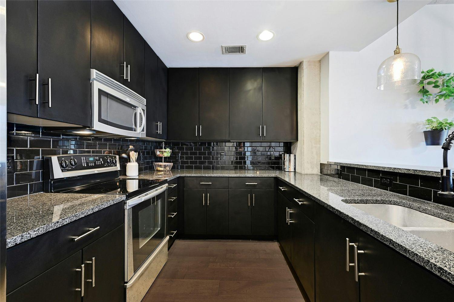 360 Nueces ST # 1809