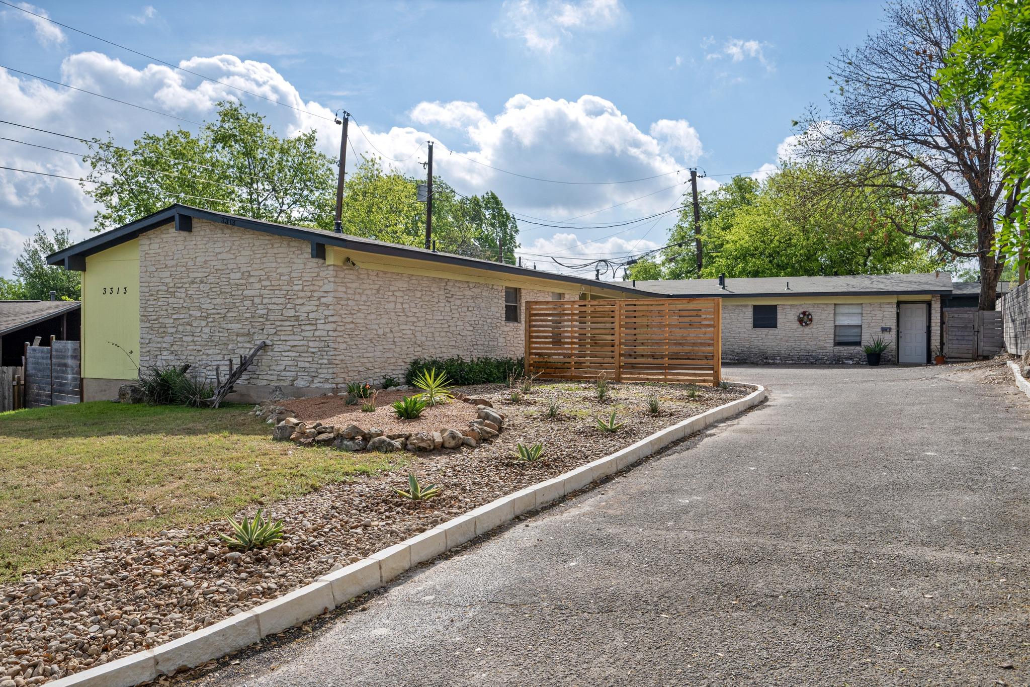 3313 S Oak DR