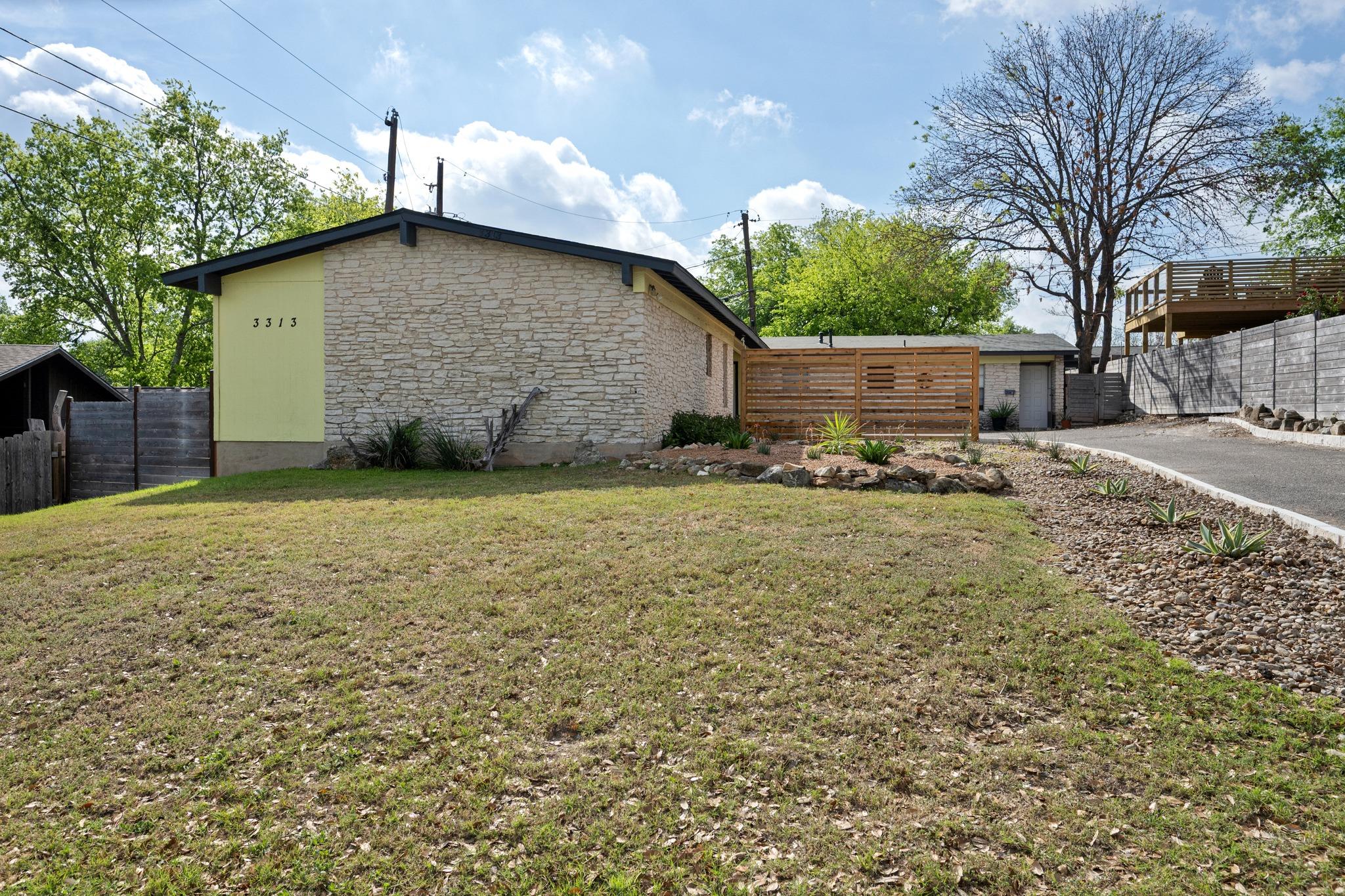 3313 S Oak DR