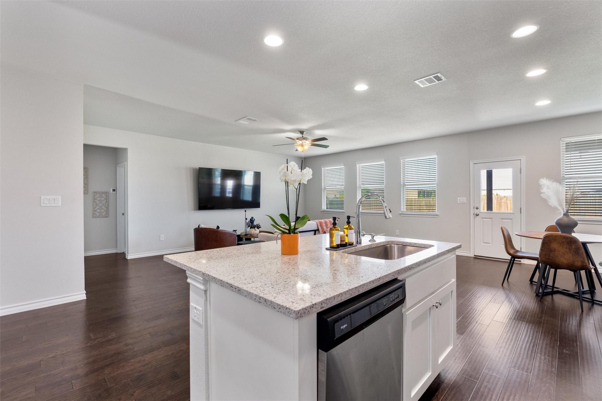 5944 Agostino DR