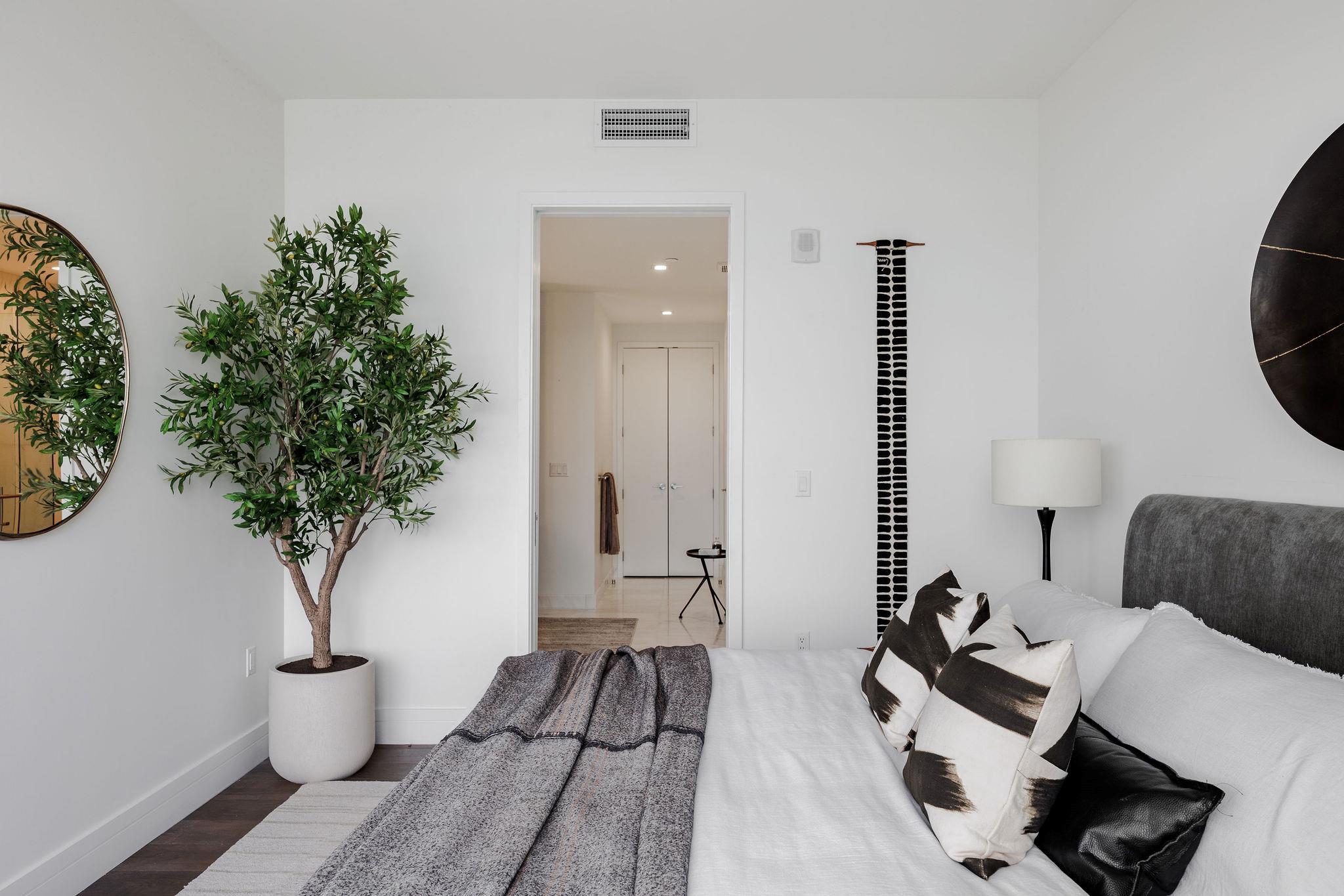 501 West Ave # 2404