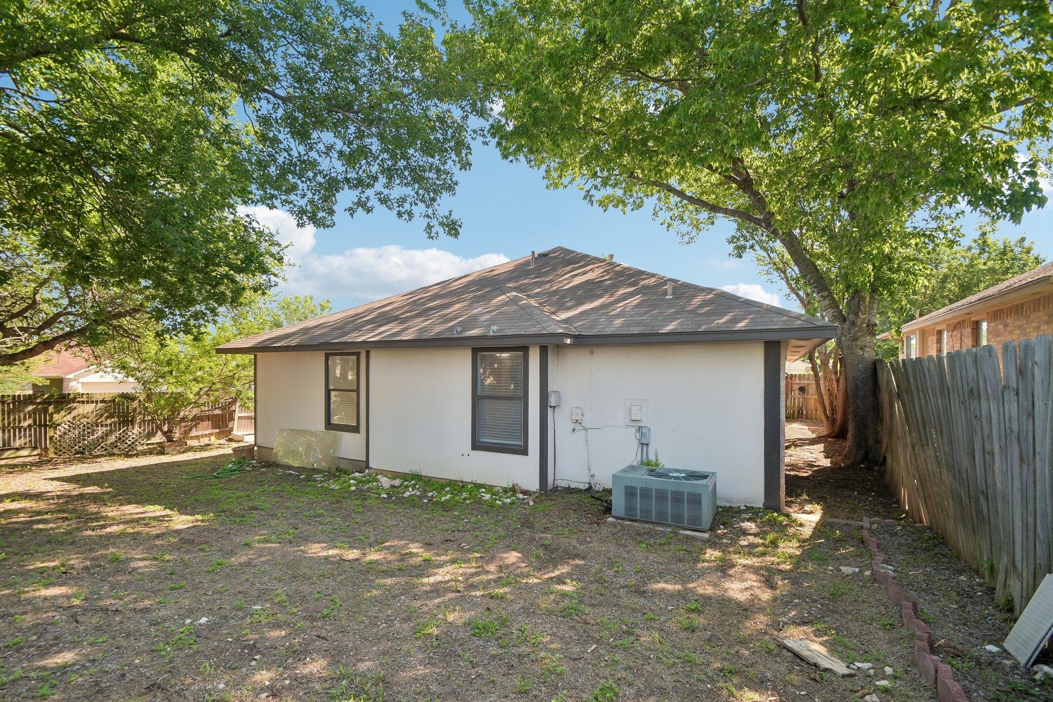 1801 Twisted Oak DR