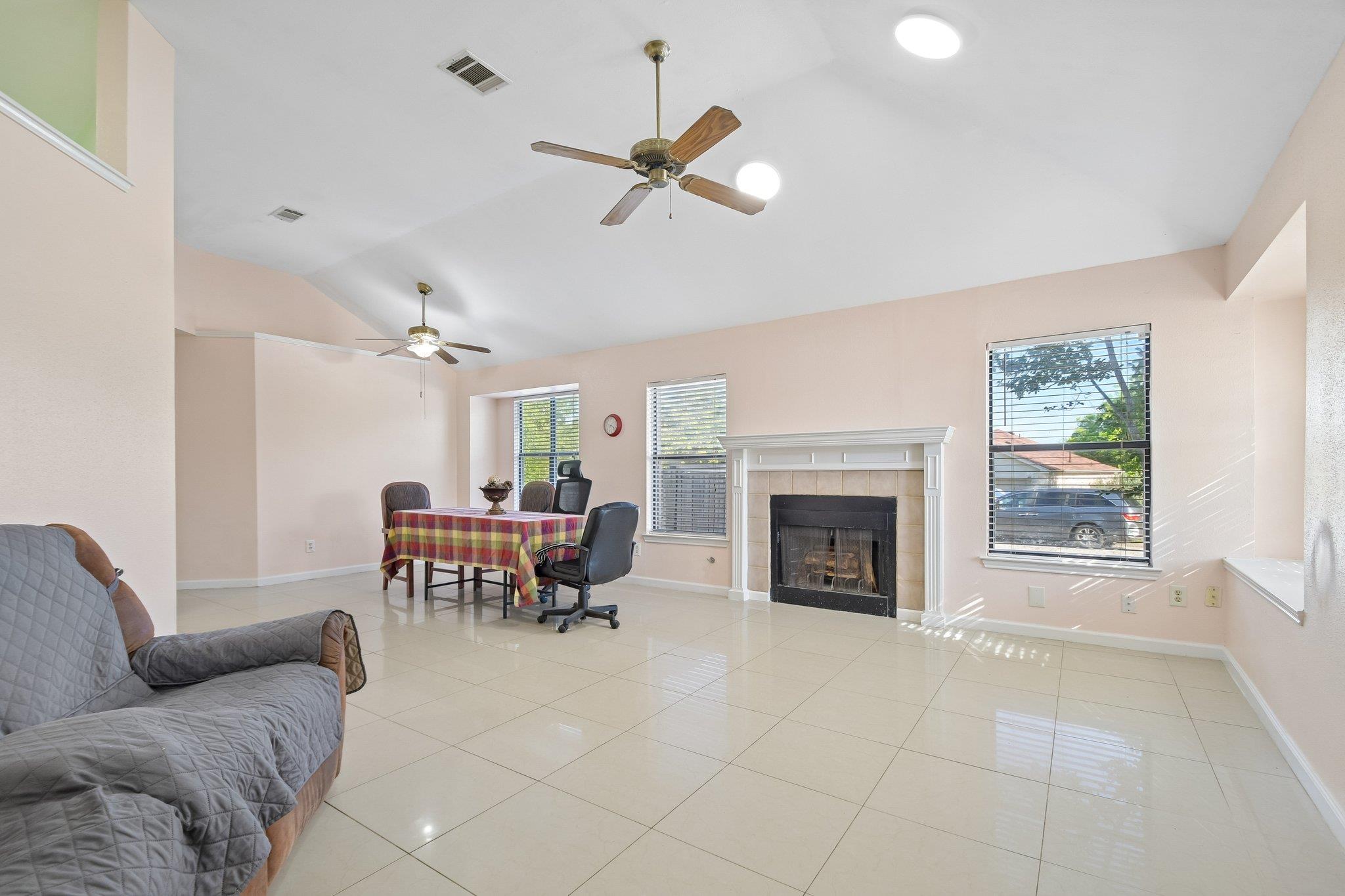 1801 Twisted Oak DR