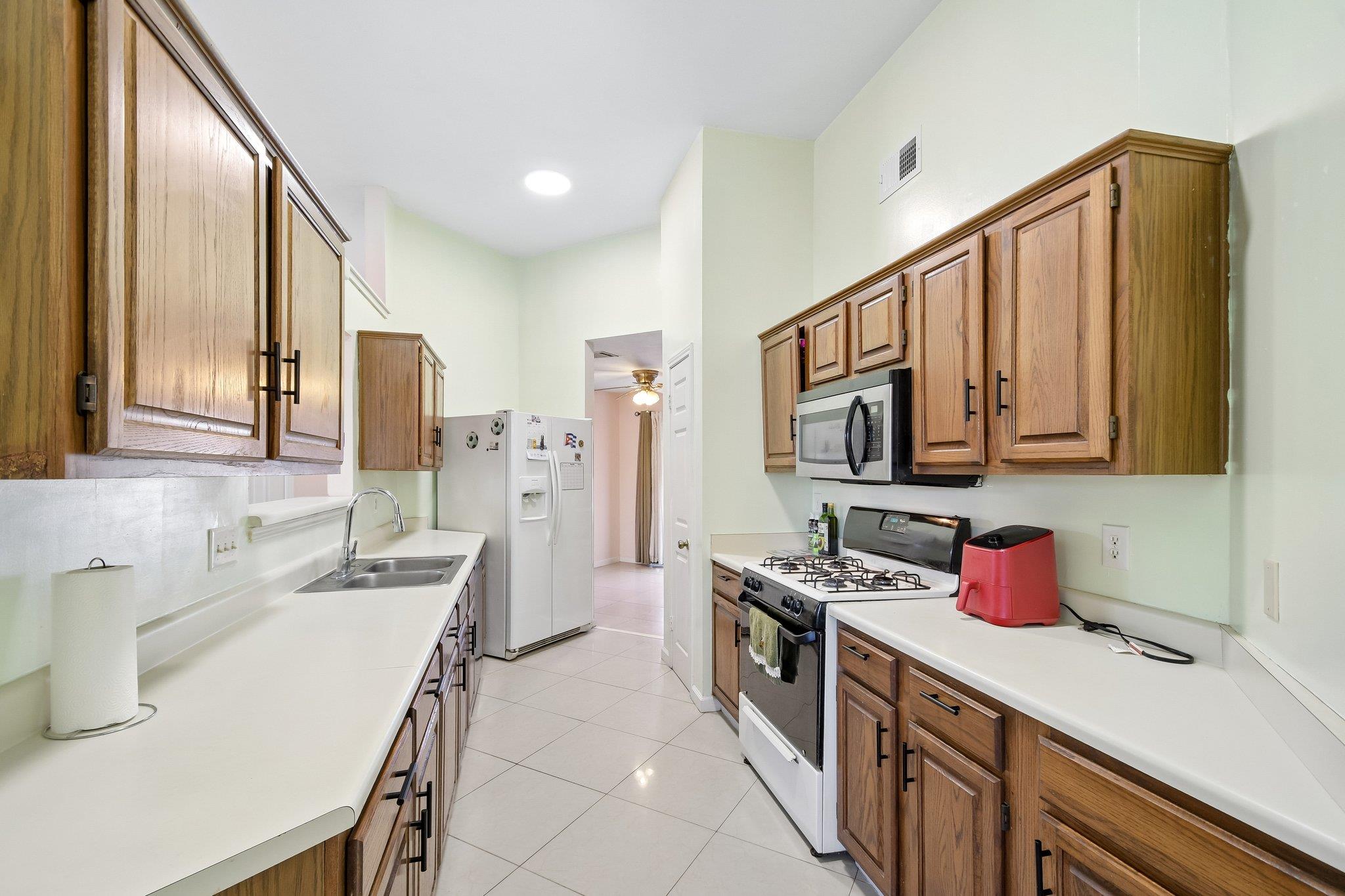1801 Twisted Oak DR