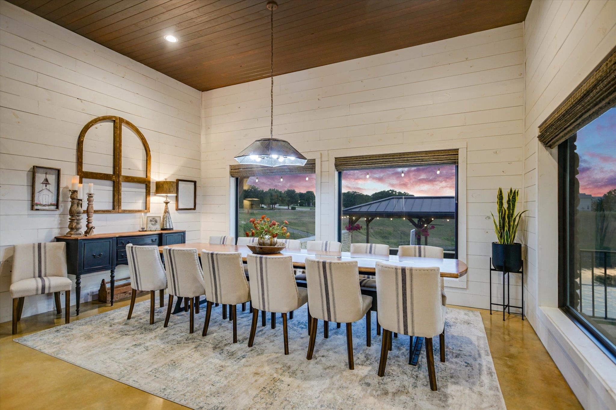 112 CLEARWATER DR