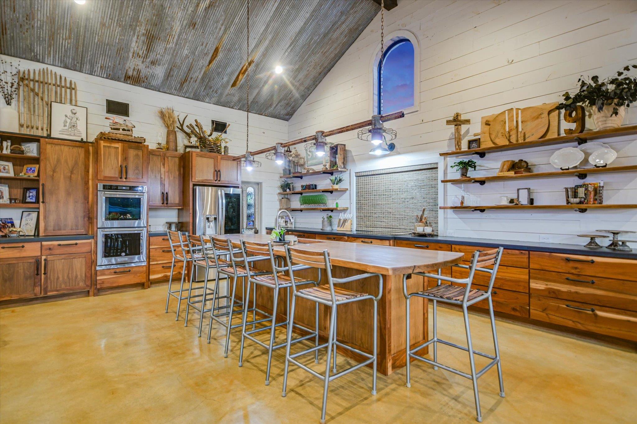 112 CLEARWATER DR