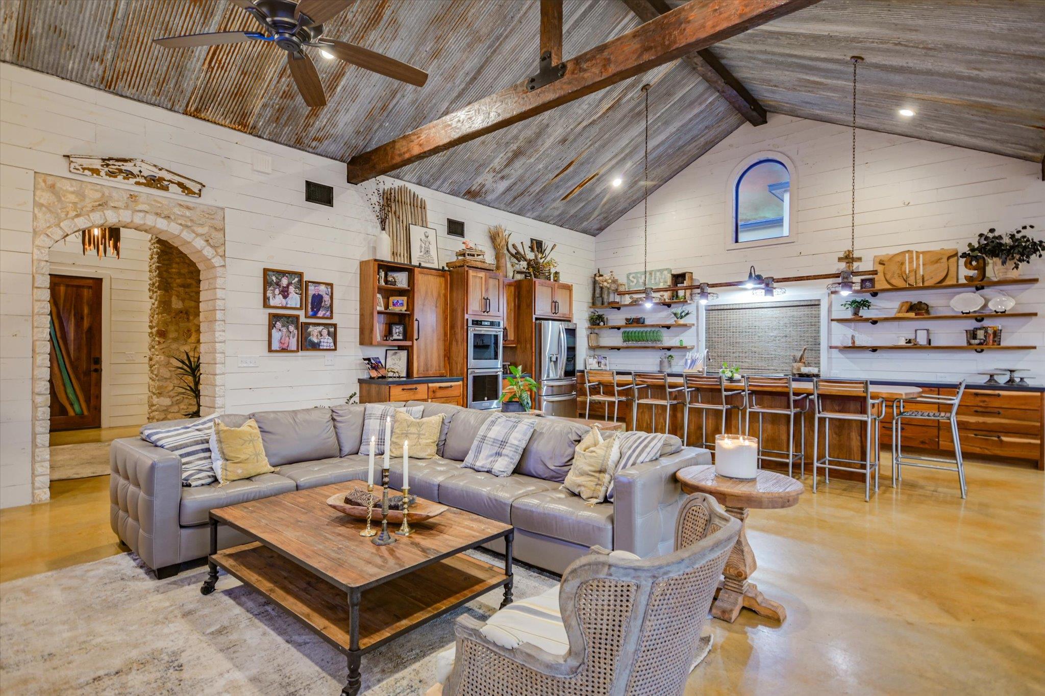 112 CLEARWATER DR
