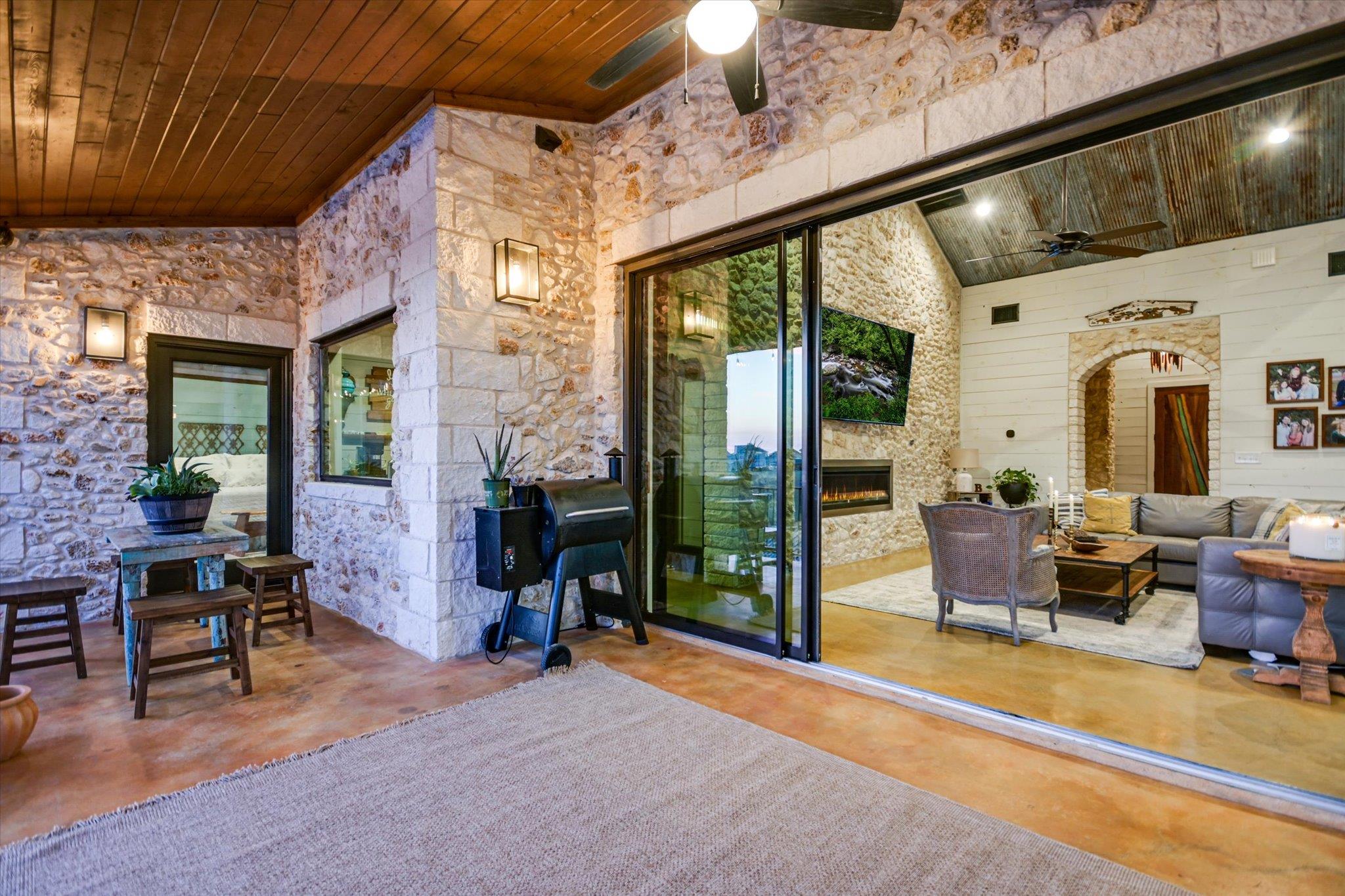 112 CLEARWATER DR