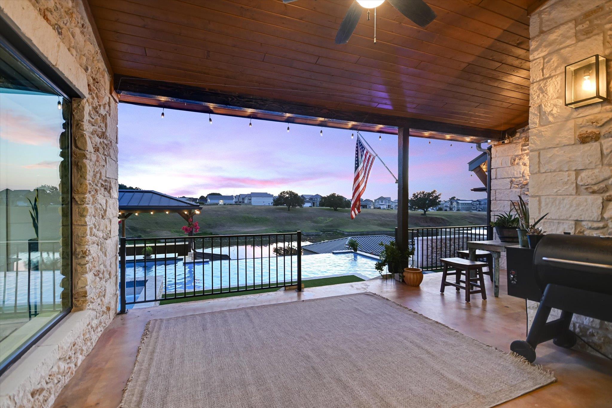 112 CLEARWATER DR