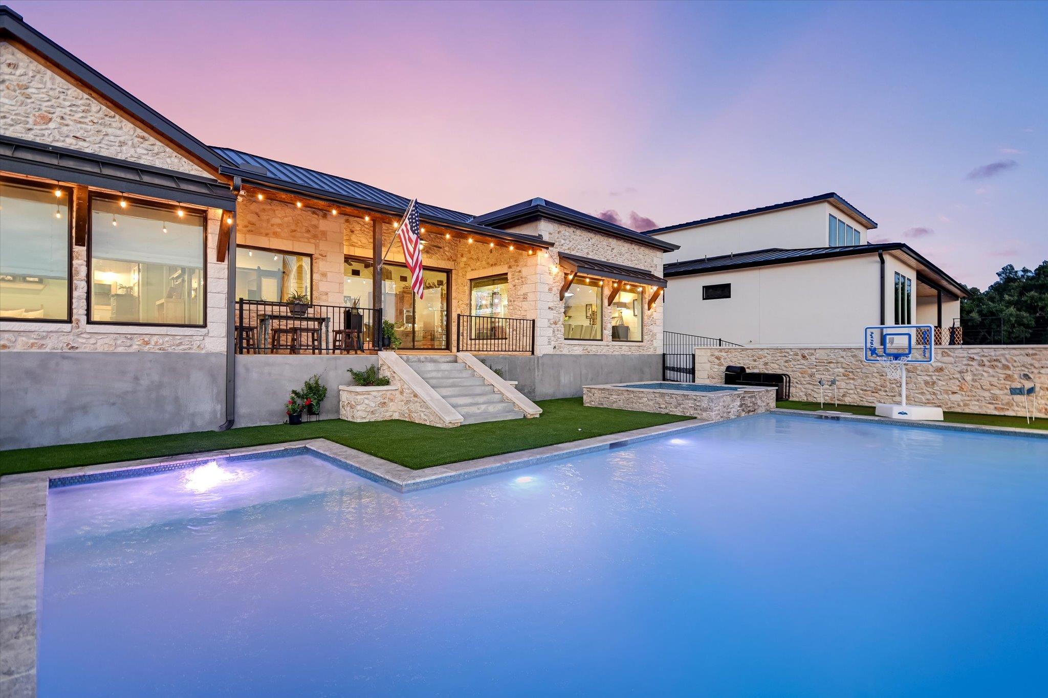 112 CLEARWATER DR