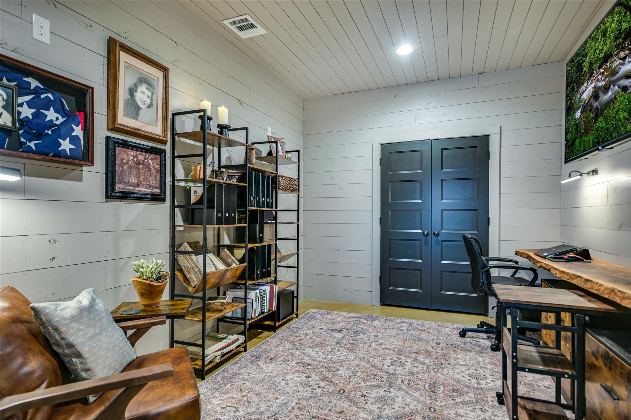 112 CLEARWATER DR