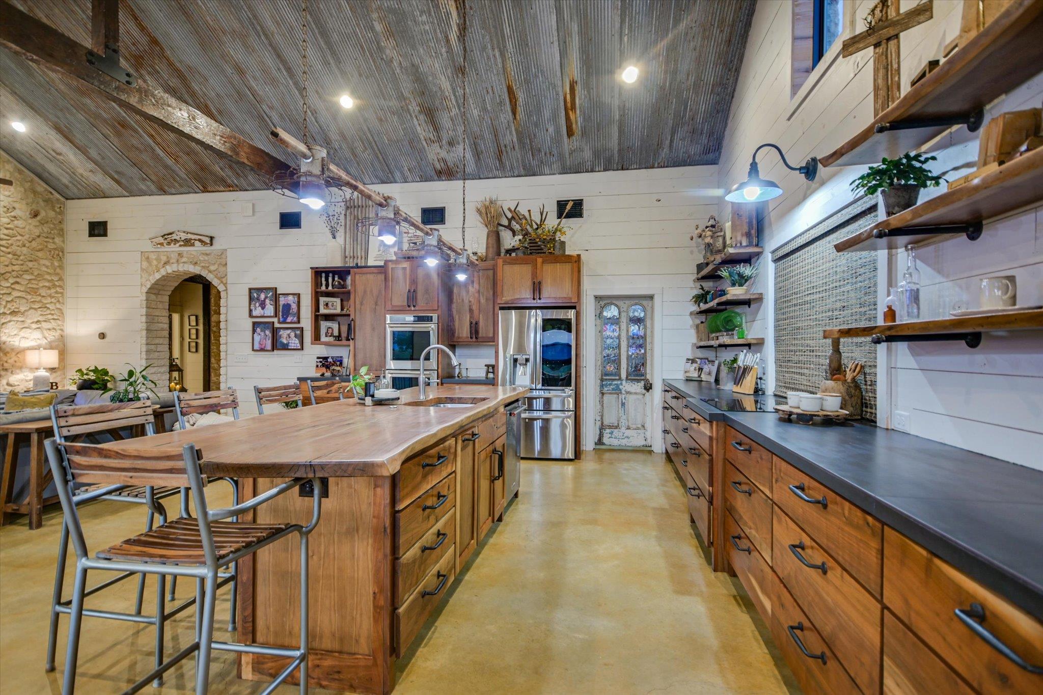 112 CLEARWATER DR