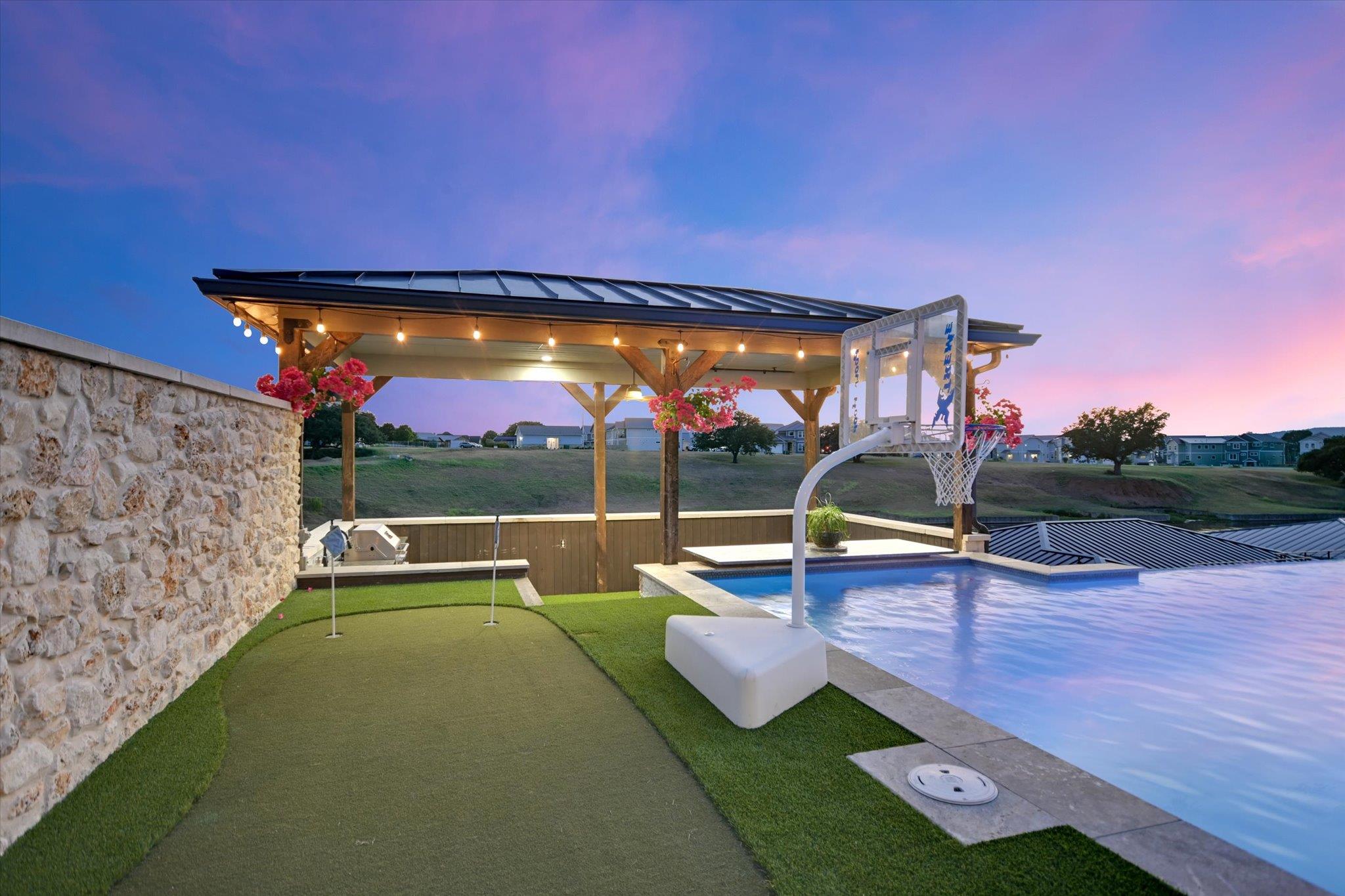 112 CLEARWATER DR