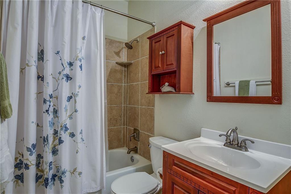 17106 Oak Cliff CIR