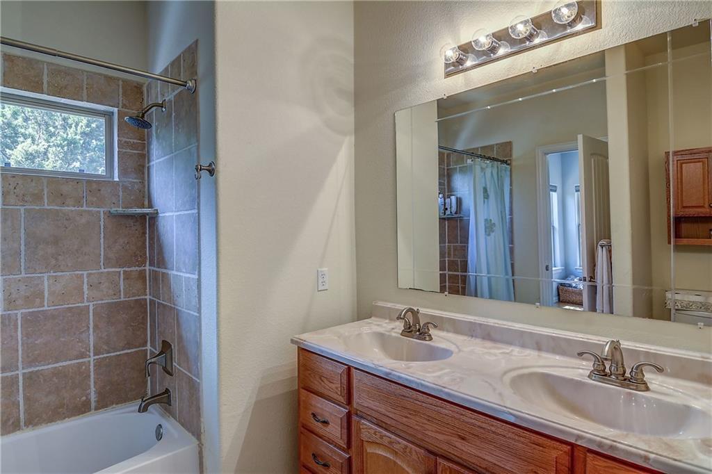 17106 Oak Cliff CIR
