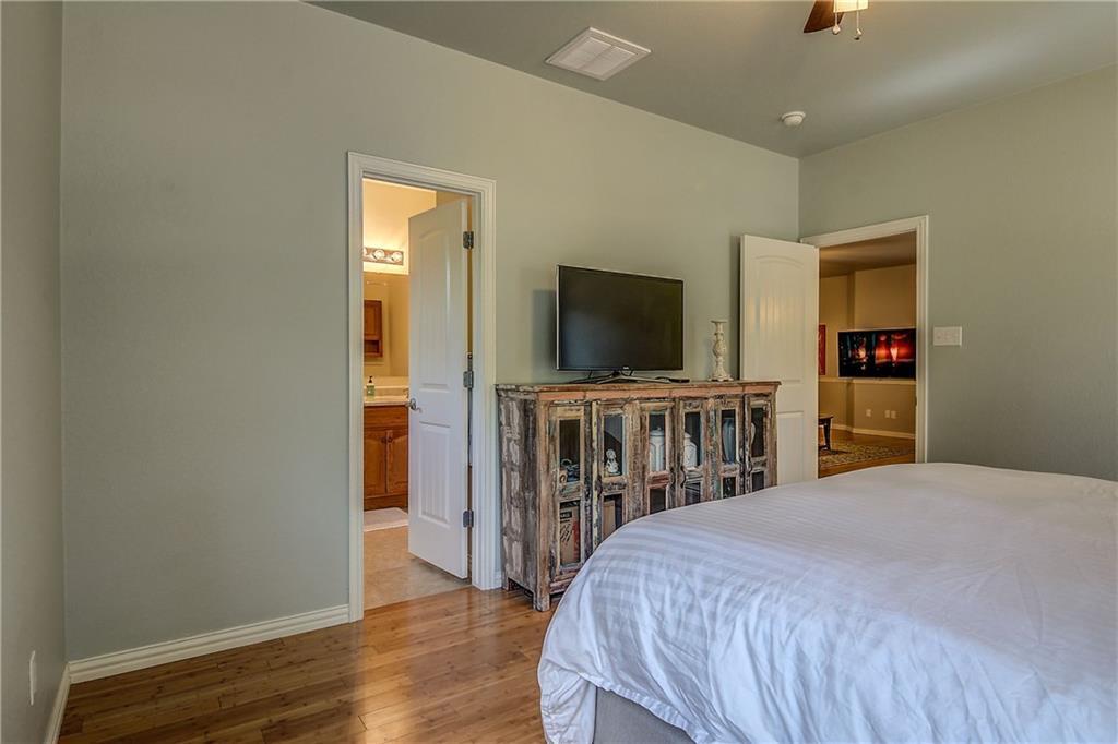 17106 Oak Cliff CIR