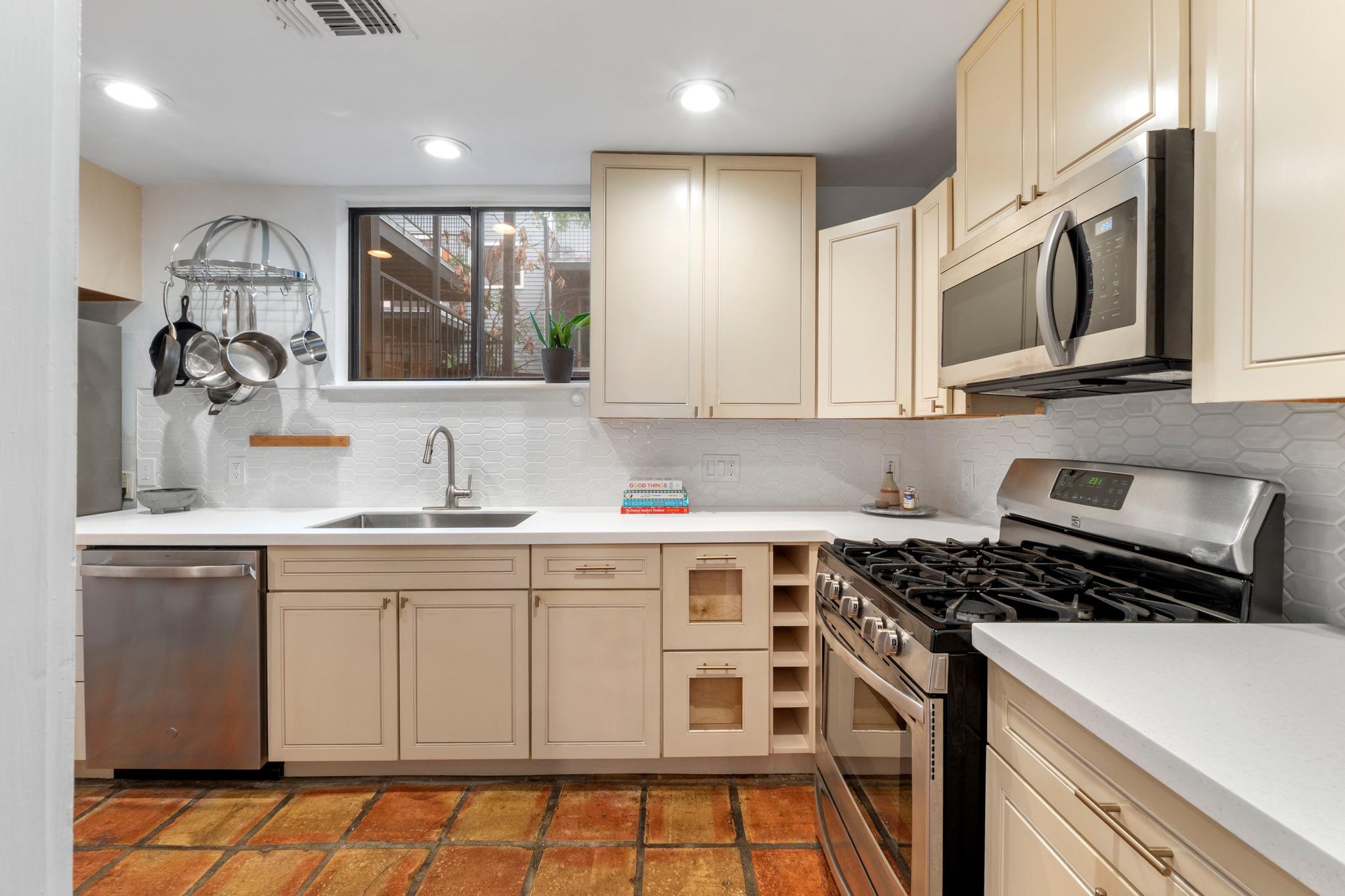606 W Lynn ST # 13