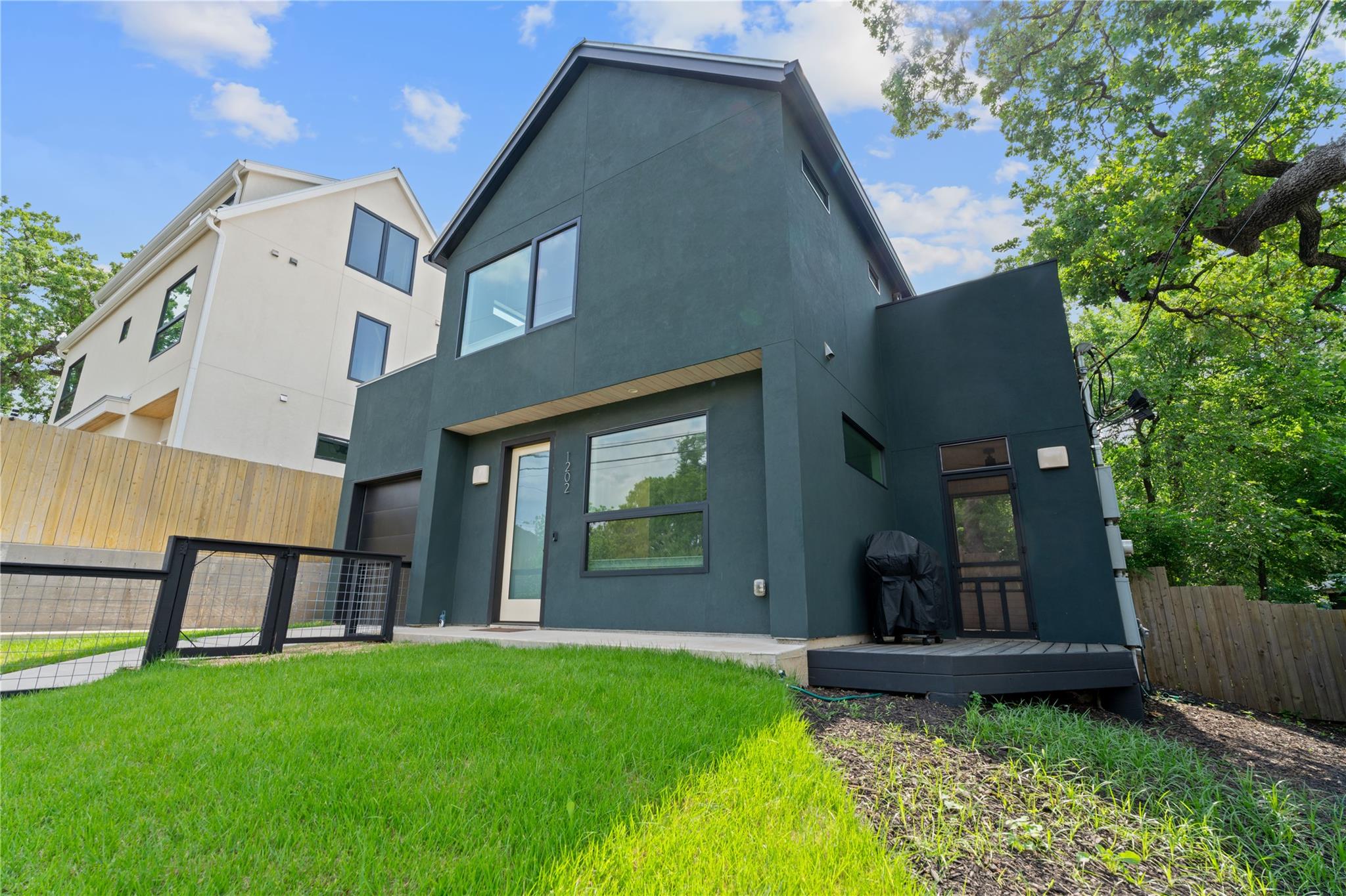 1202 Greenwood Ave