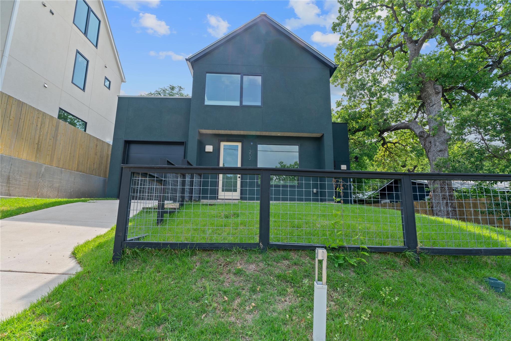 1202 Greenwood Ave