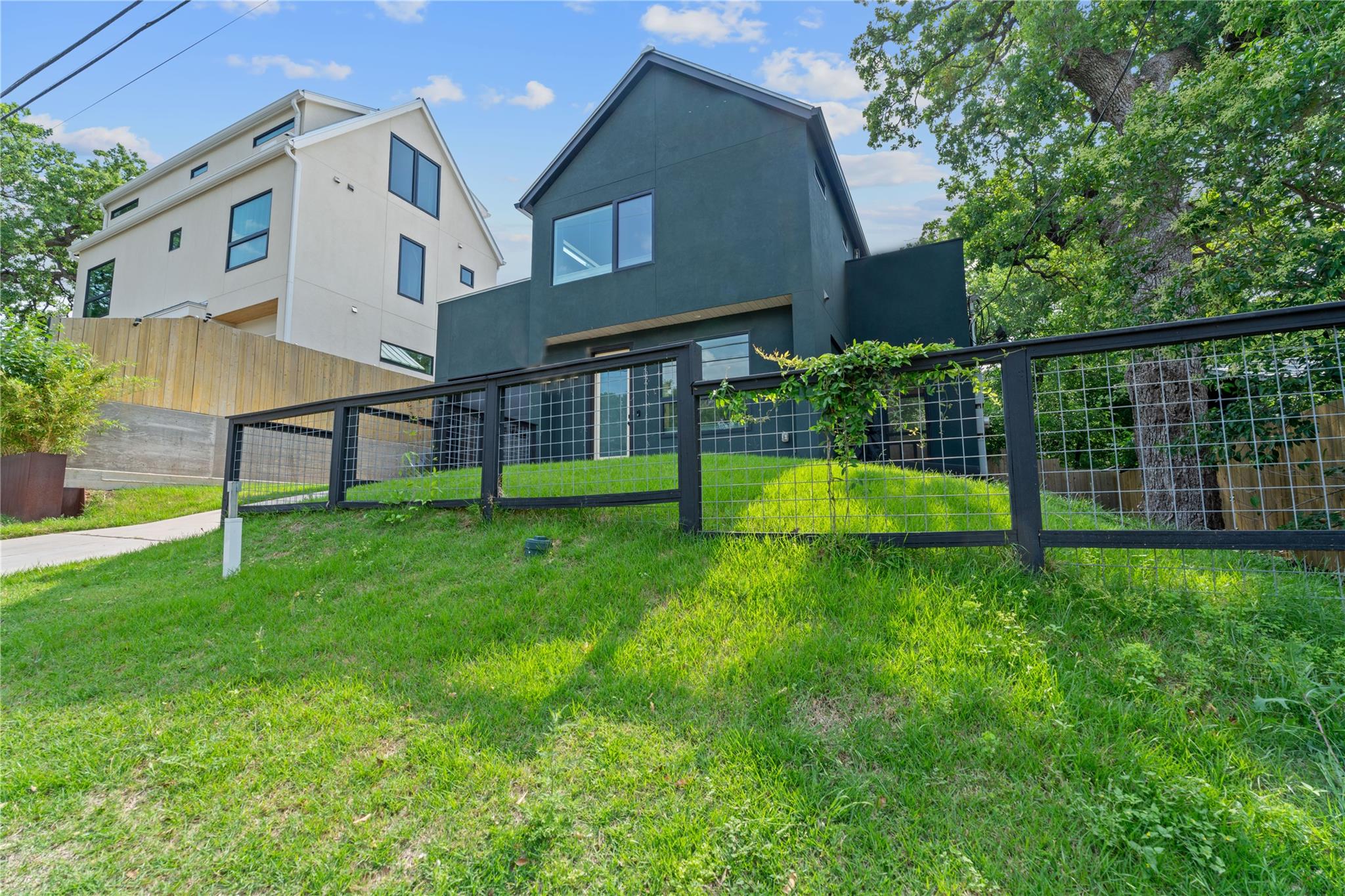 1202 Greenwood Ave