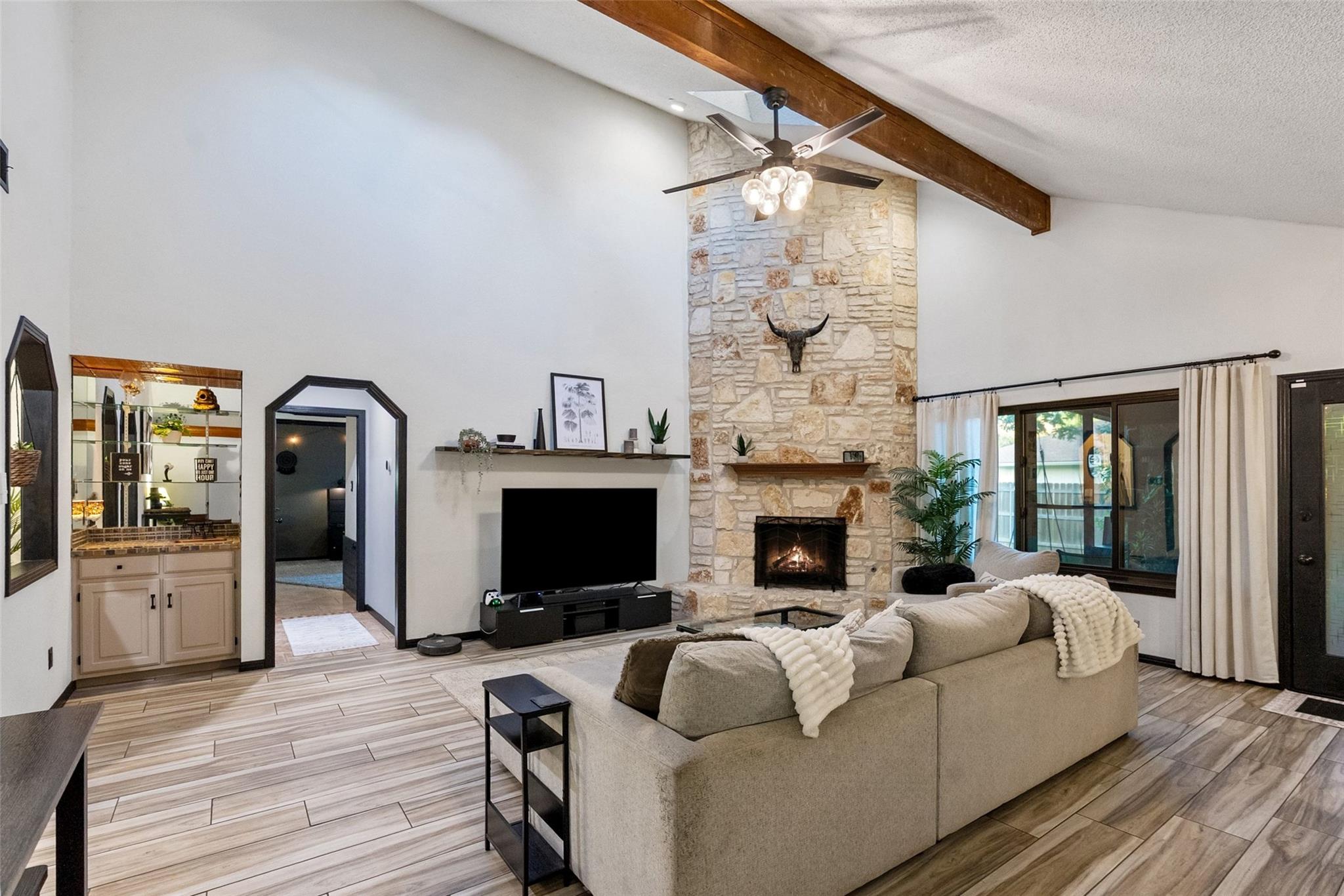 1705 Wild Horse LN