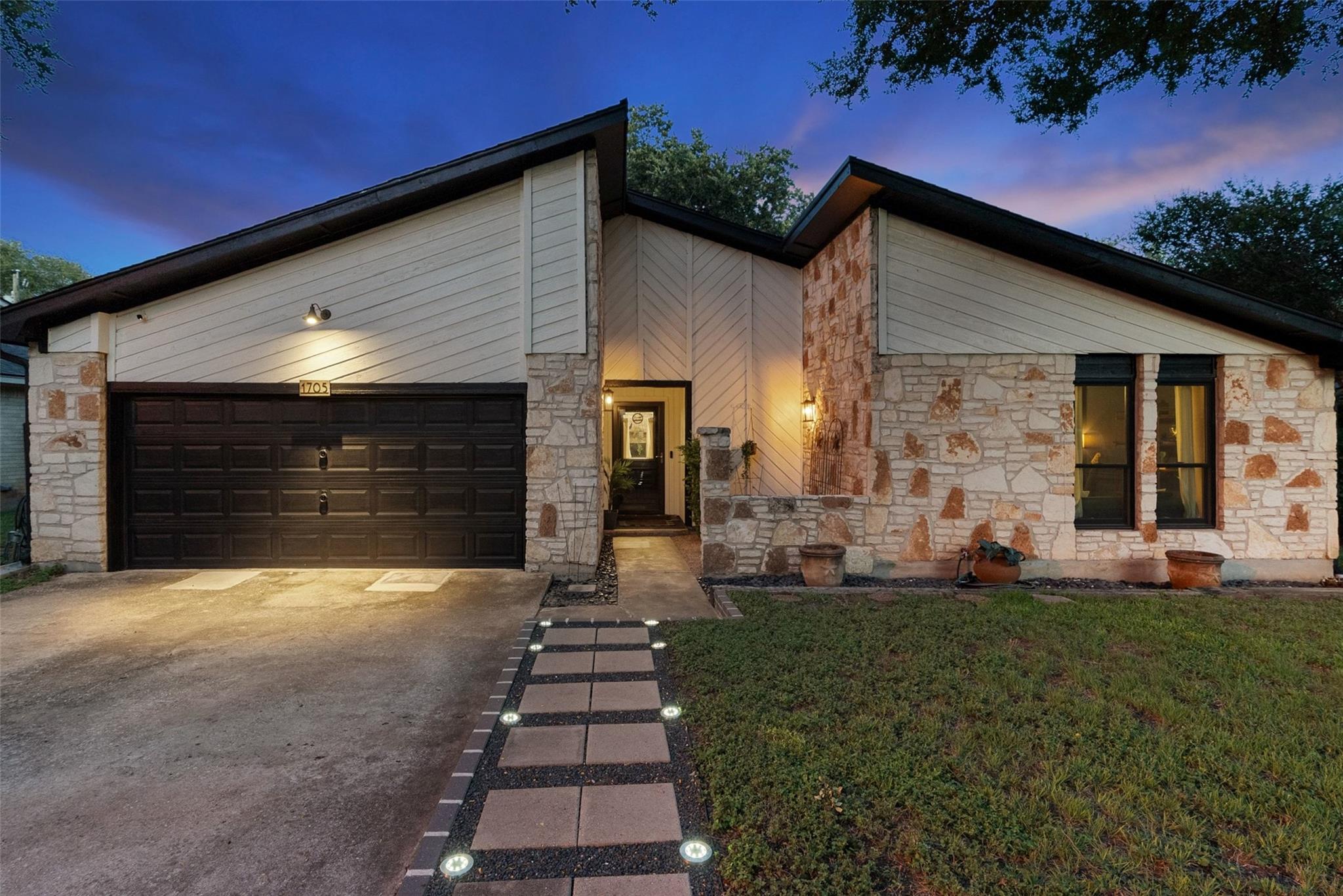 1705 Wild Horse LN