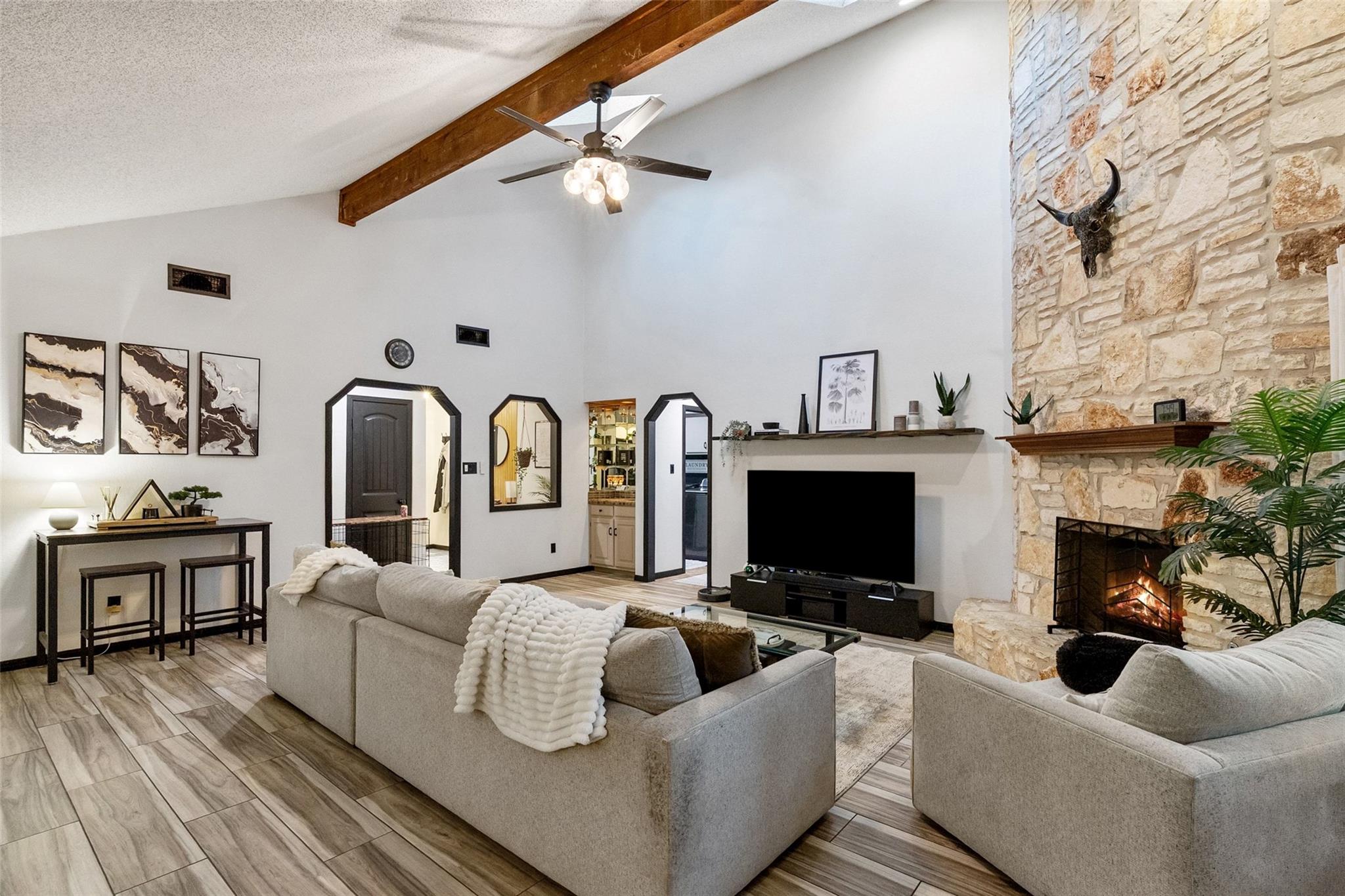 1705 Wild Horse LN