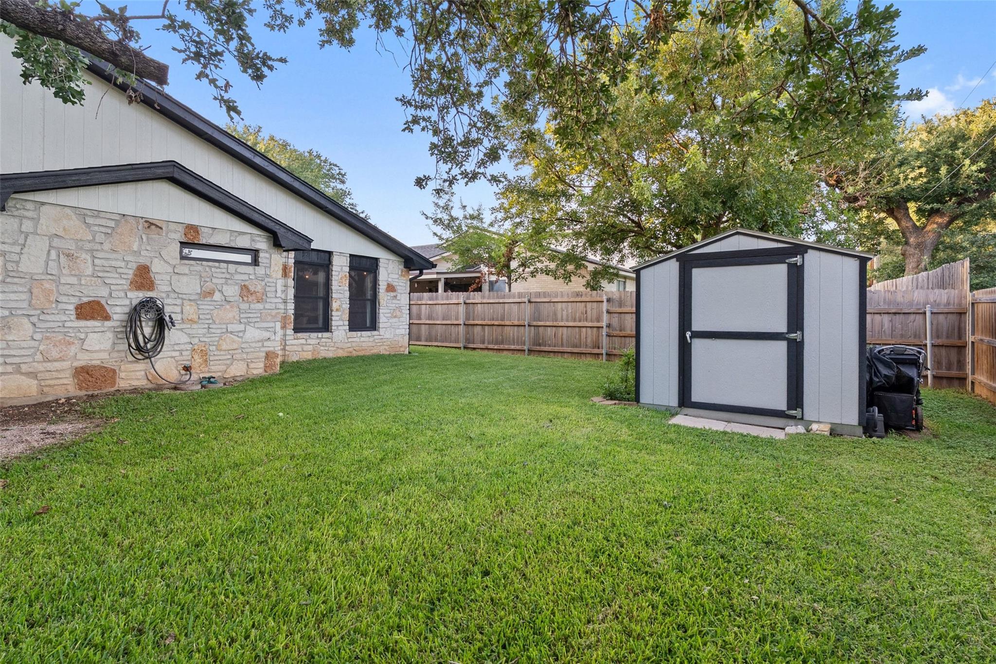 1705 Wild Horse LN
