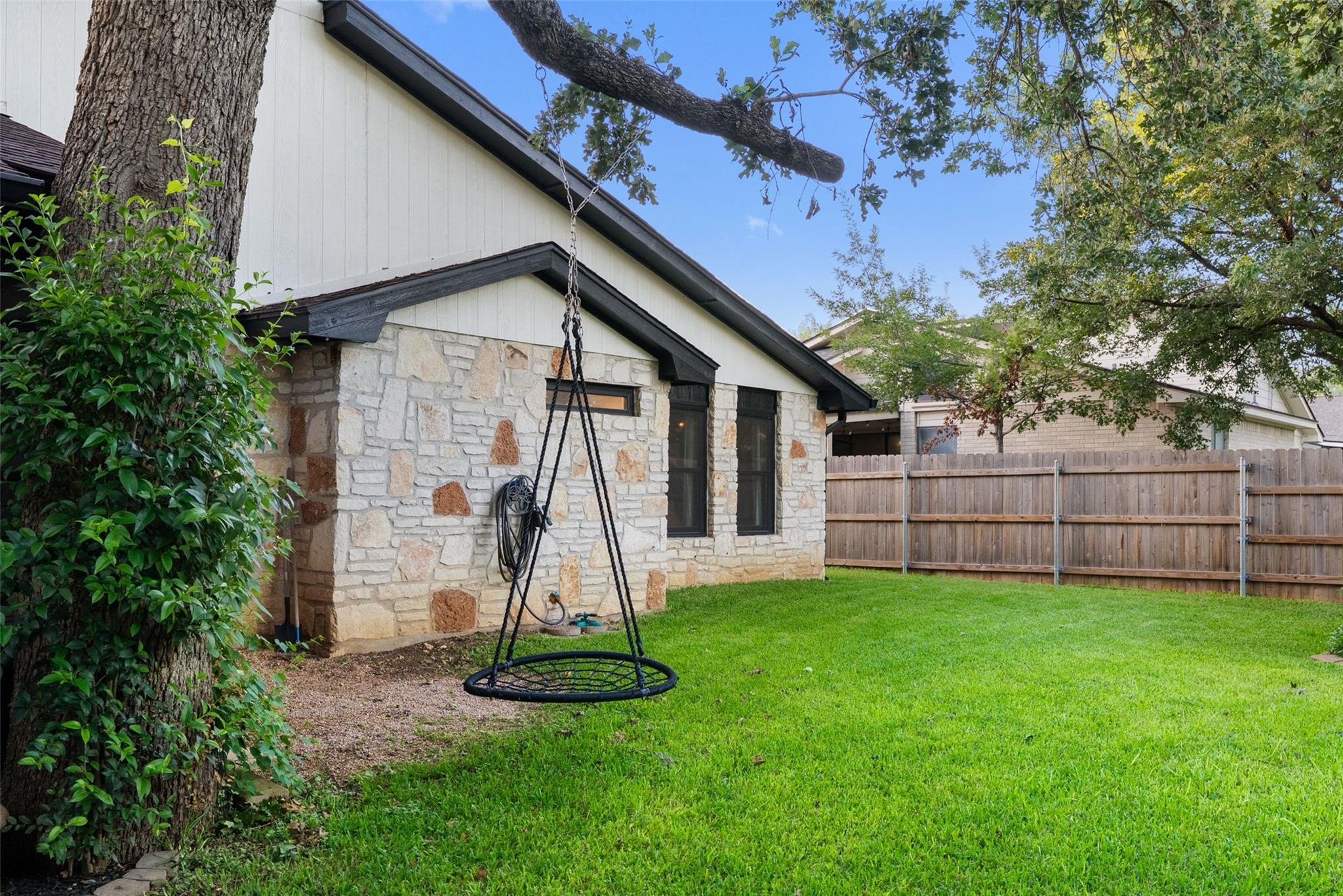 1705 Wild Horse LN