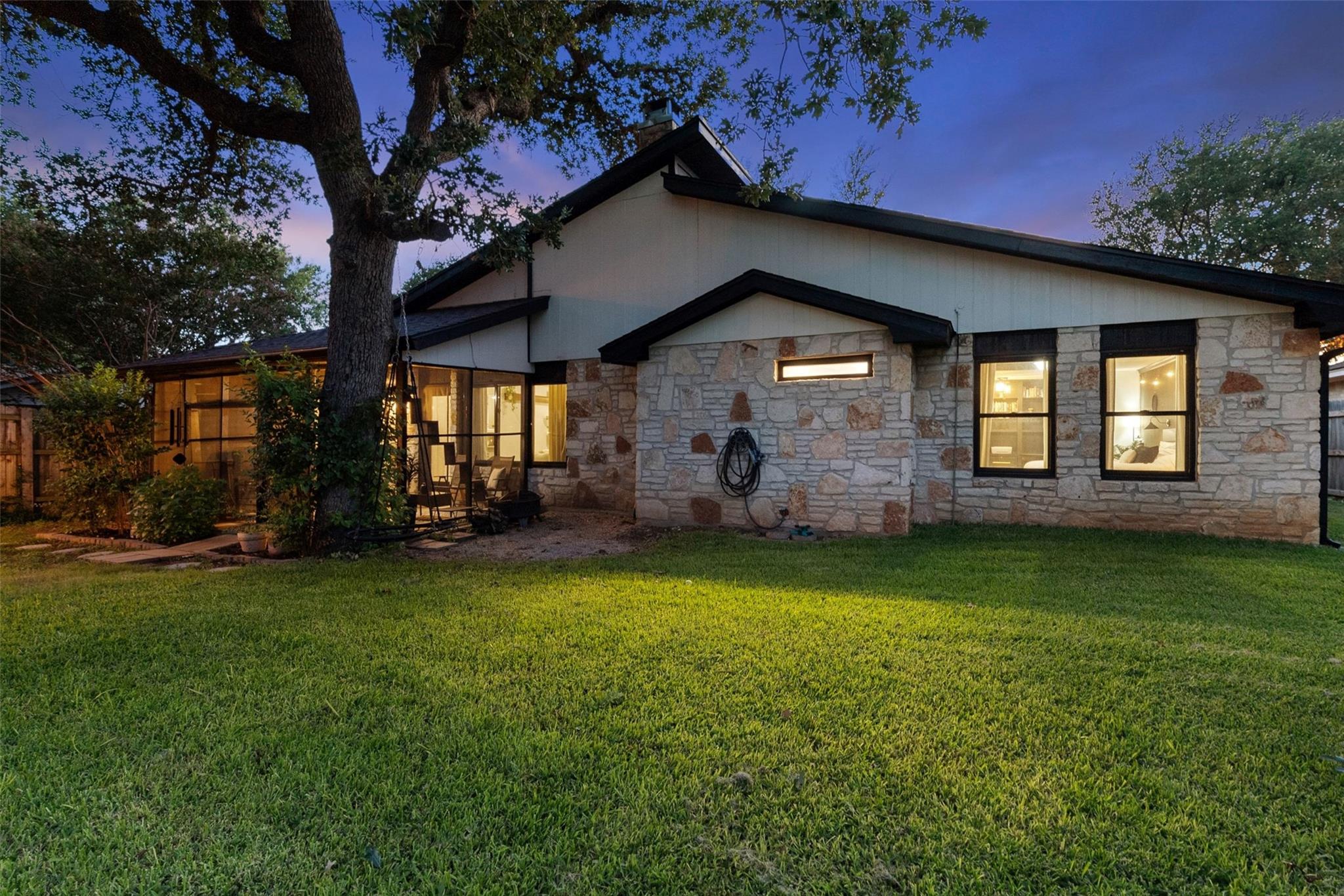 1705 Wild Horse LN