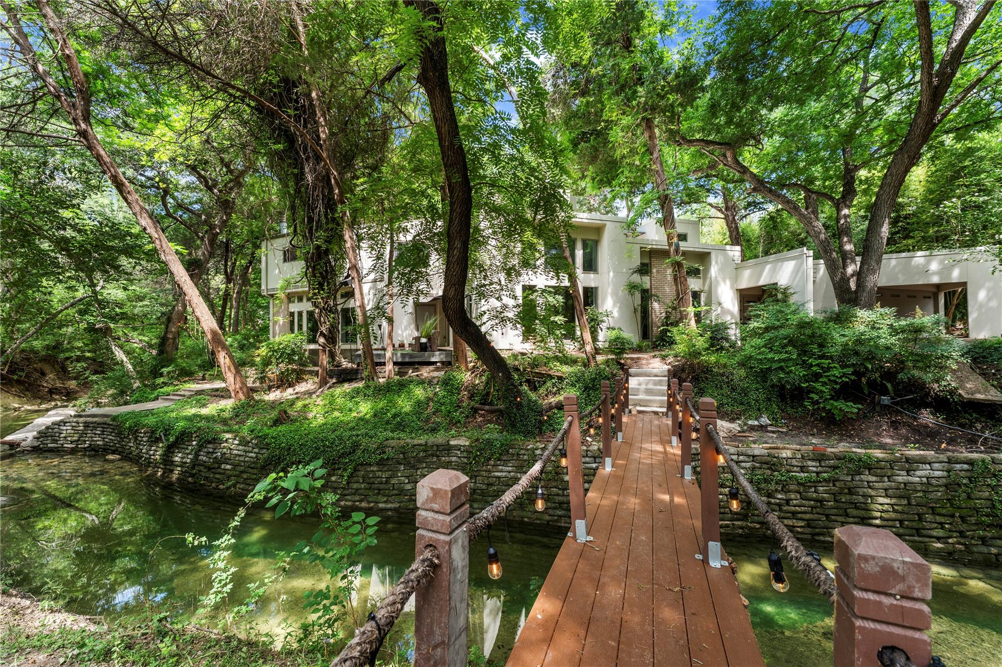 3001 White Oak DR