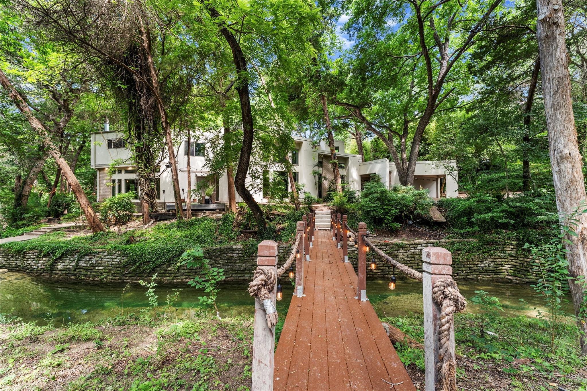 3001 White Oak DR