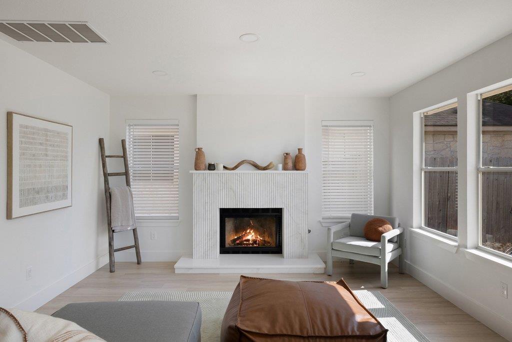 2415 Claudia DR
