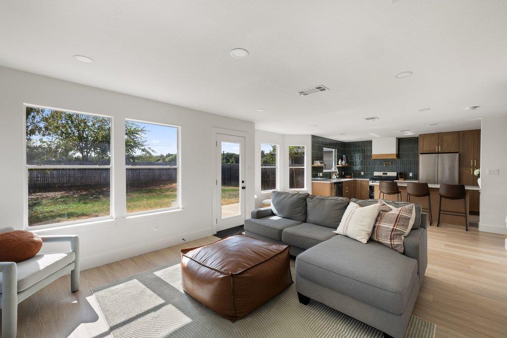 2415 Claudia DR