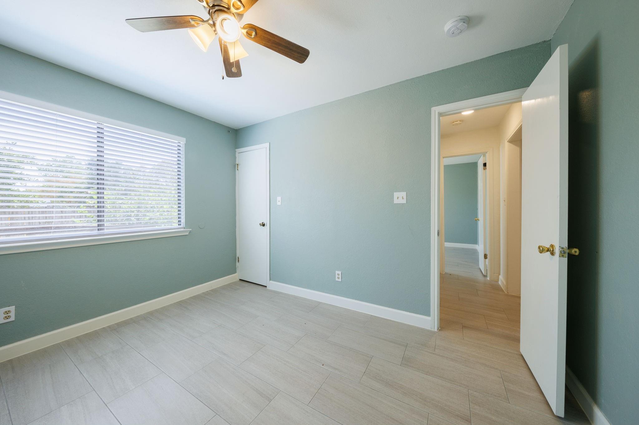 808 Primrose LN