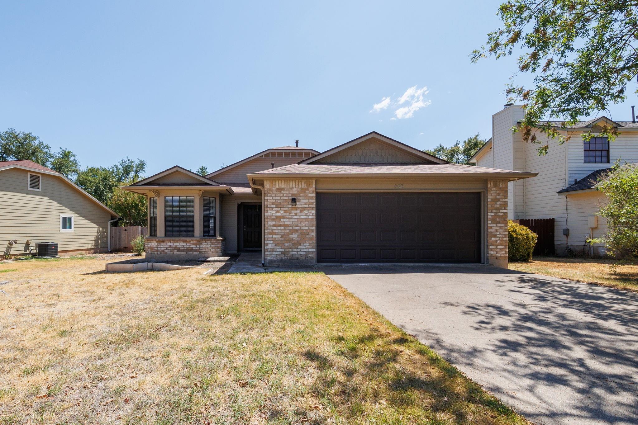 808 Primrose LN